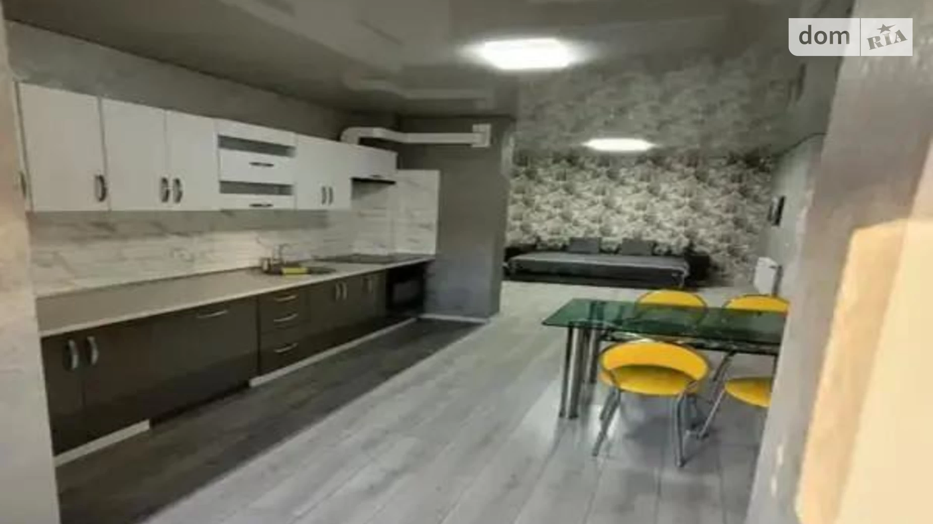 Продается 2-комнатная квартира 60 кв. м в Ужгороде, ул. Петра Линтура, 15