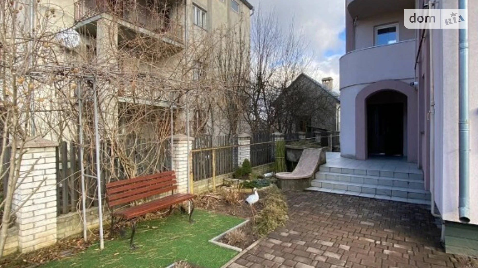 Продается 3-комнатная квартира 175.4 кв. м в Черниеве, ул. Князя Святослава, 100