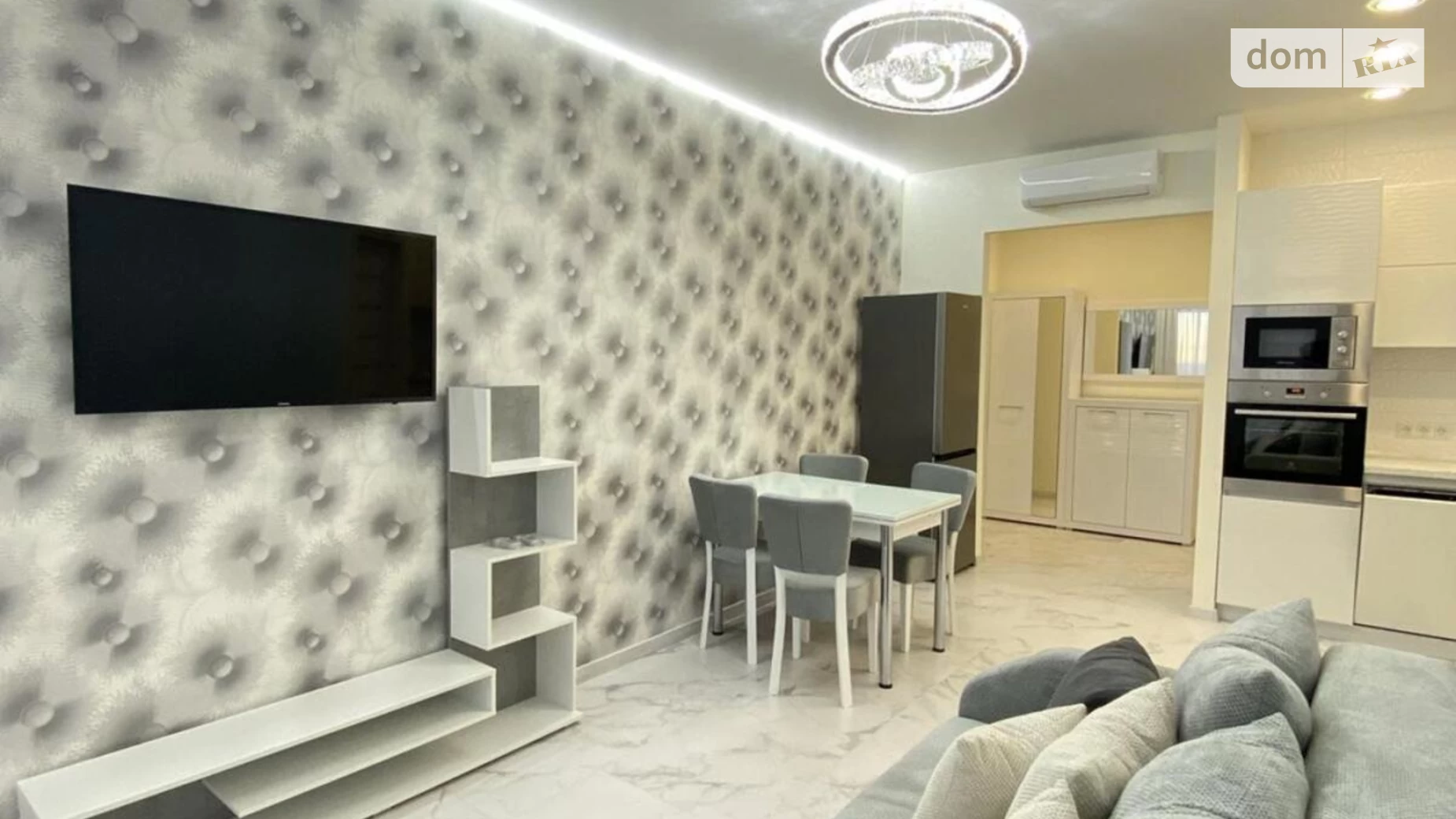 Продається 2-кімнатна квартира 72 кв. м у Одесі, просп. Гагаріна, 19 корпус 1