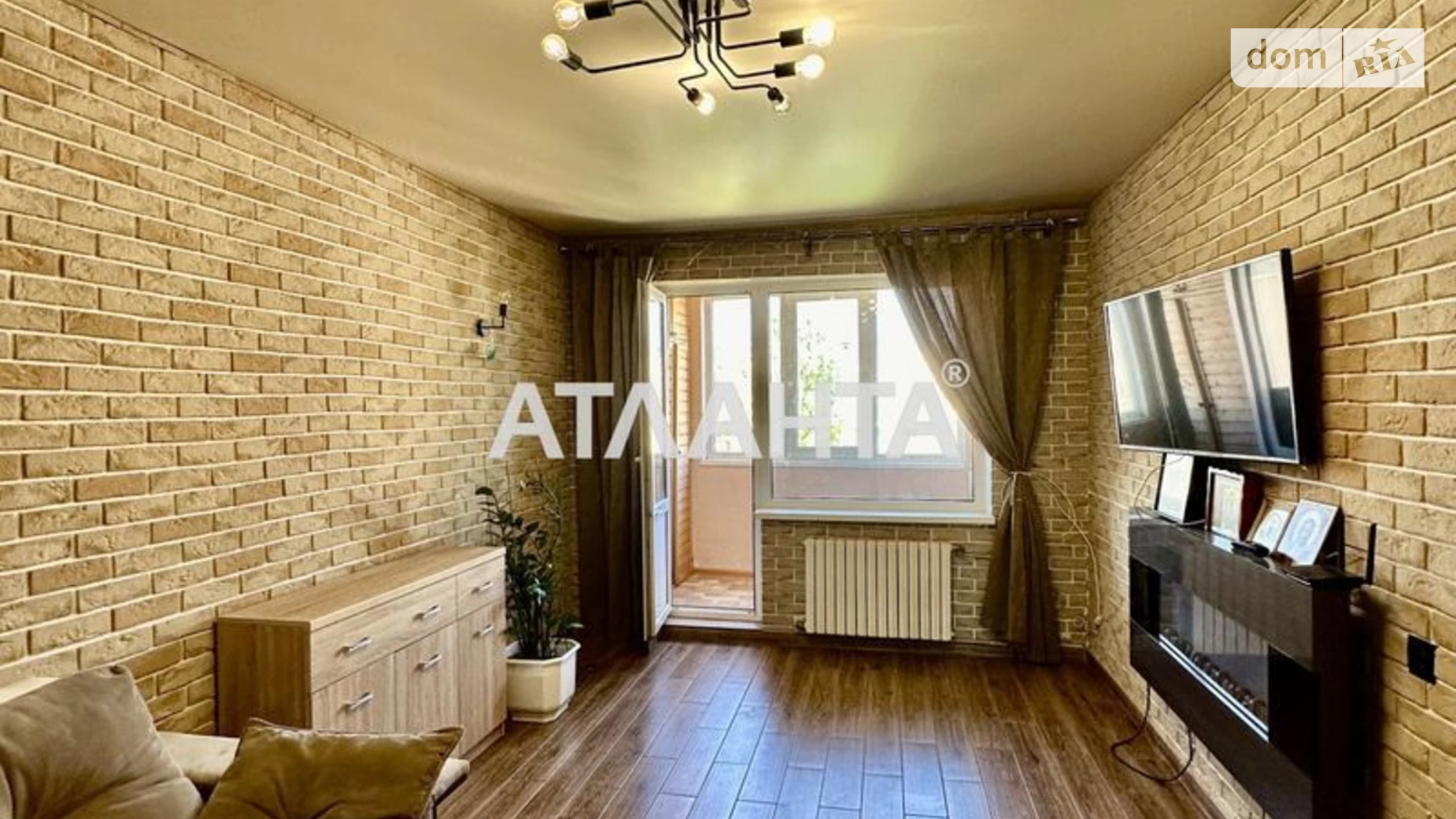 Продається 1-кімнатна квартира 34.8 кв. м у Одесі, вул. Ільфа і Петрова