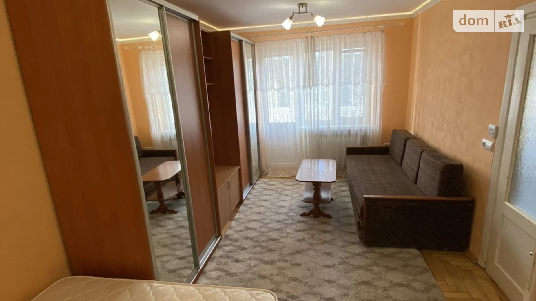 Продается 1-комнатная квартира 34 кв. м в Ужгороде, просп. Свободы