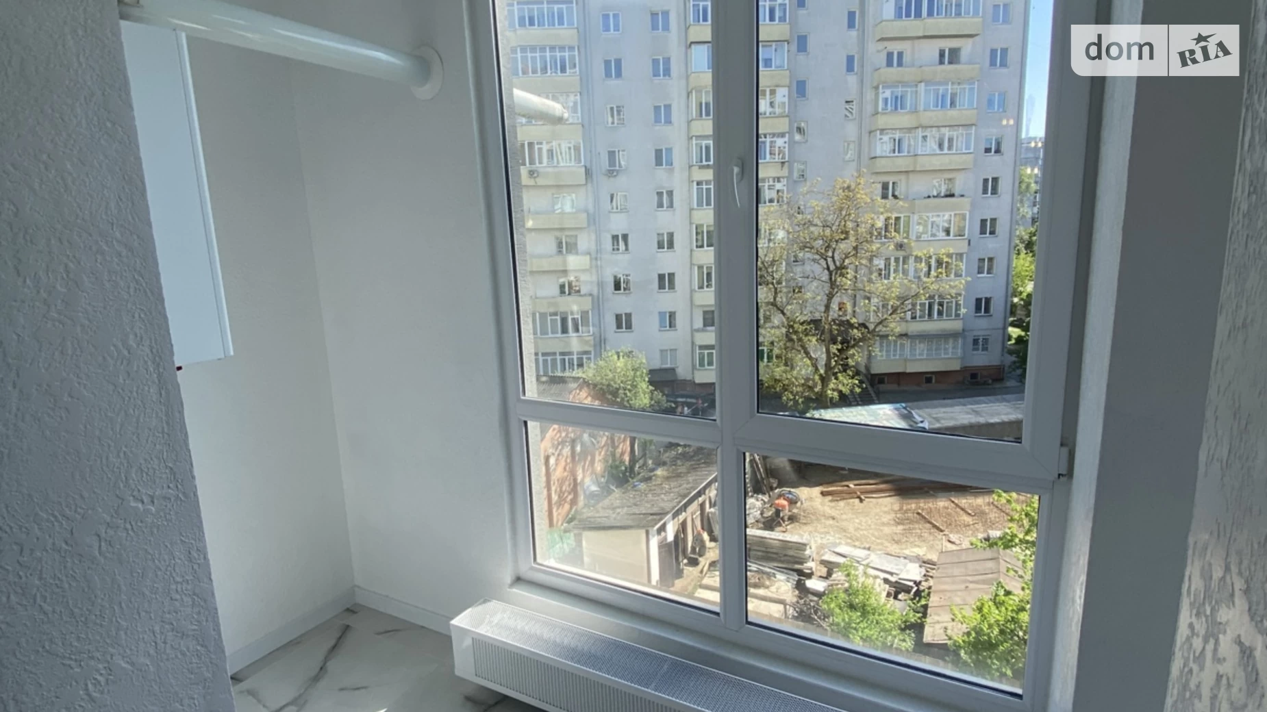 Продается 2-комнатная квартира 57 кв. м в Ивано-Франковске, ул. Целевича Юлиана