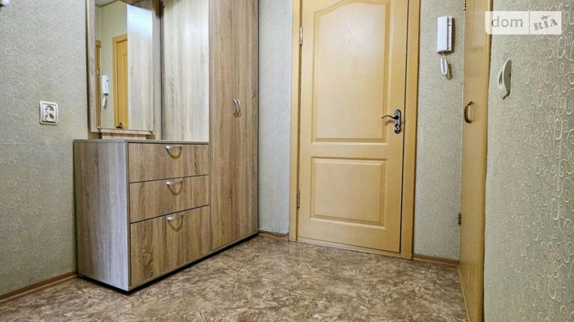 Продается 1-комнатная квартира 45 кв. м в Днепре, ул. Алексеенко Надежды