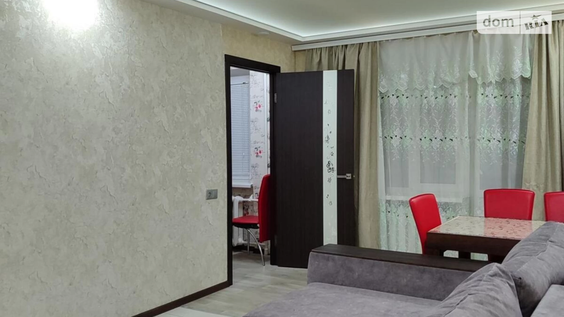 Продается 3-комнатная квартира 56 кв. м в Днепре, просп. Петра Калнышевского
