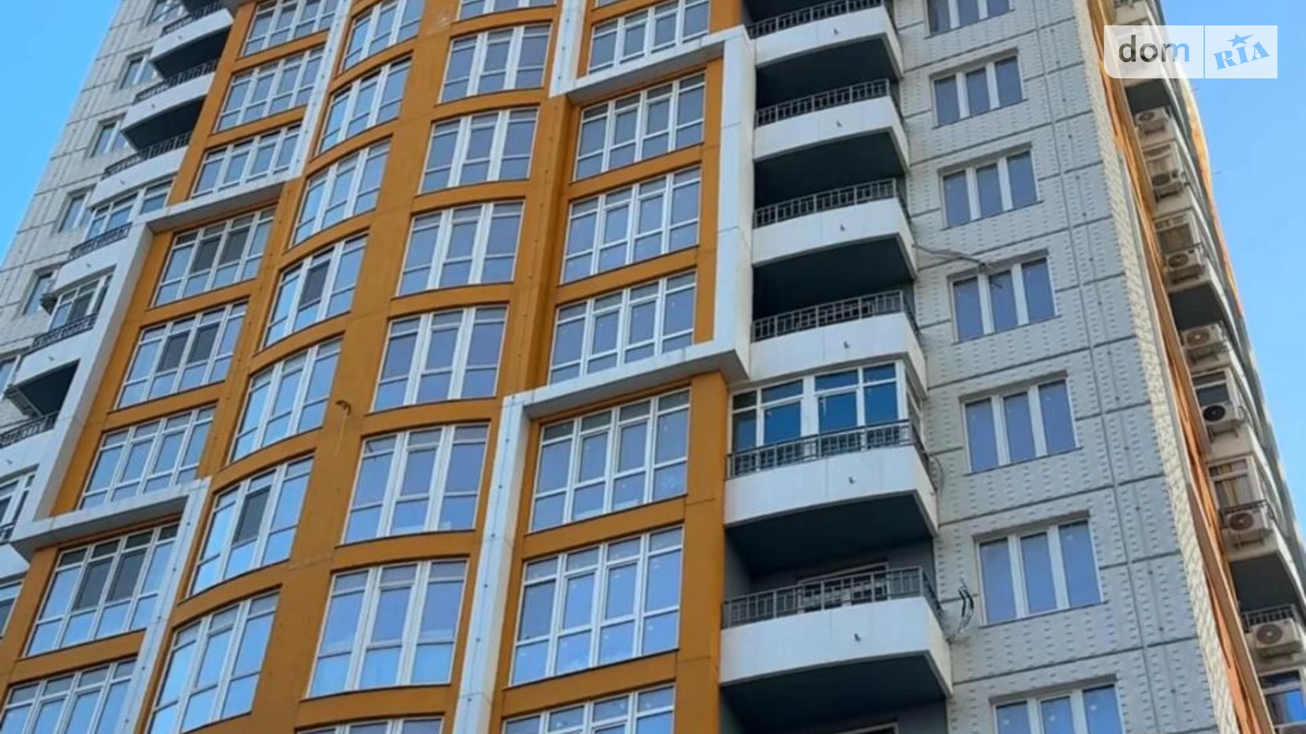 Продается 3-комнатная квартира 126 кв. м в Одессе, просп. Гагарина