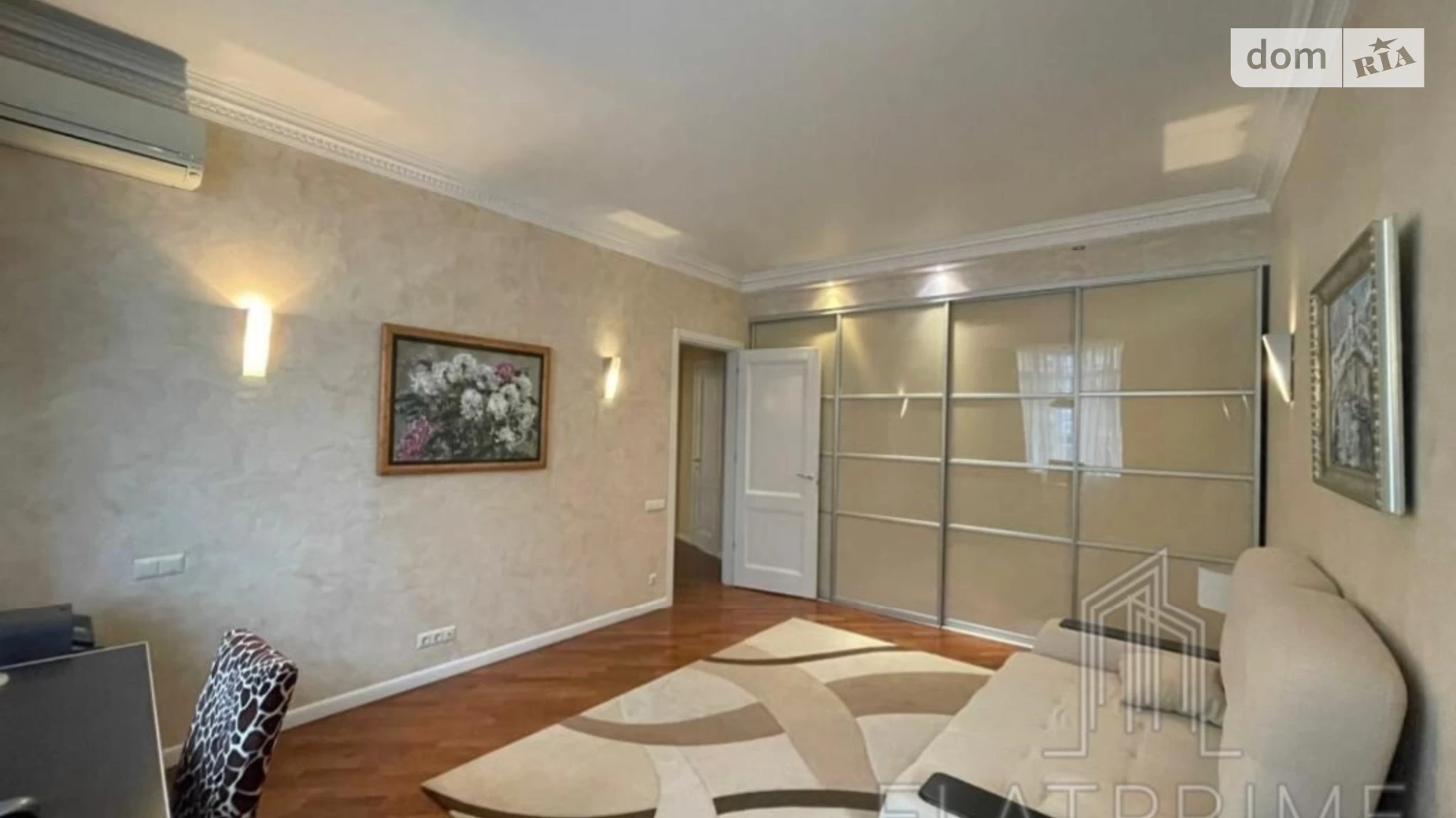 Продается 3-комнатная квартира 126 кв. м в Киеве, ул. Коновальца Евгения, 32А