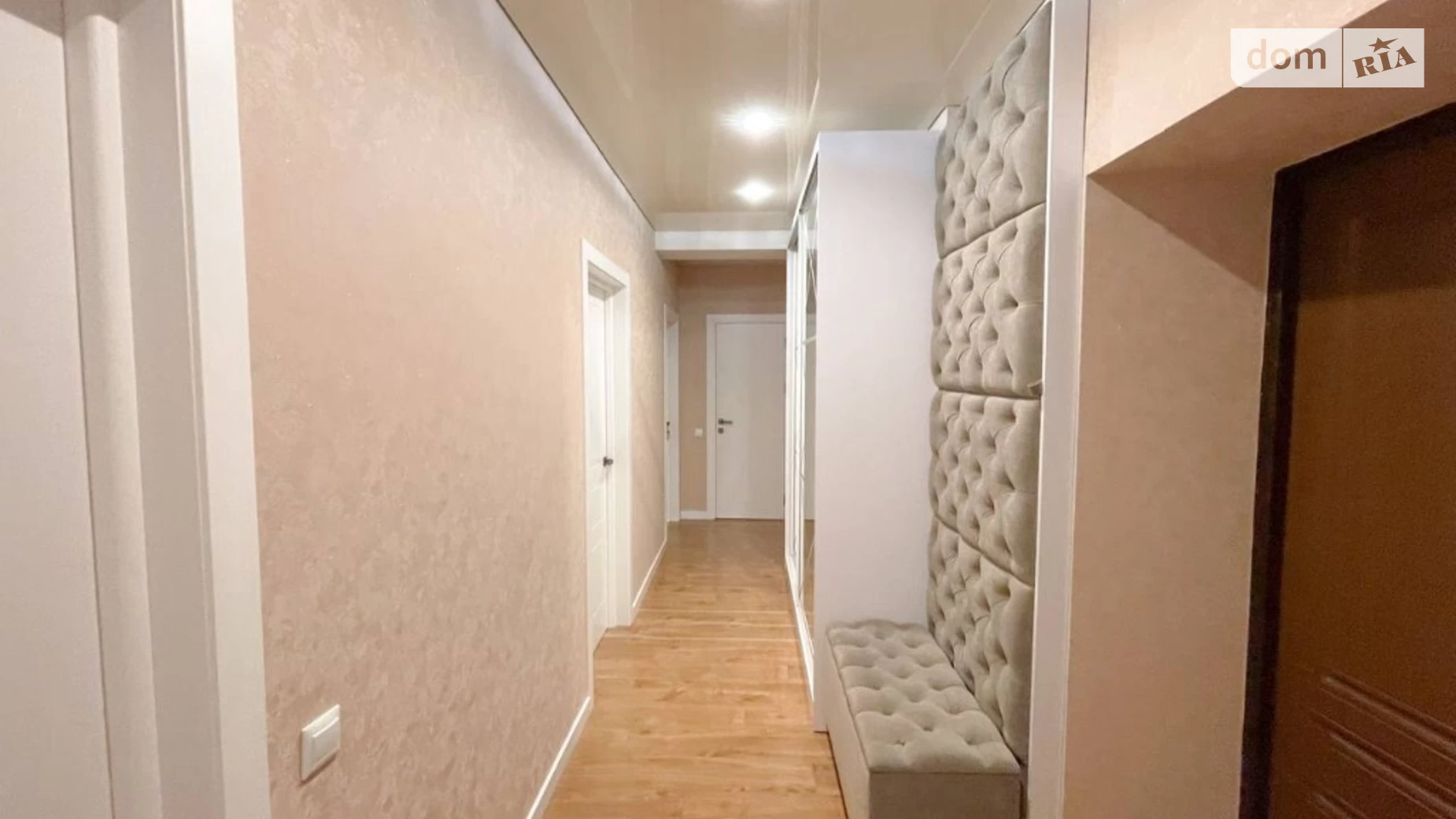 Продается 2-комнатная квартира 61 кв. м в Ровно