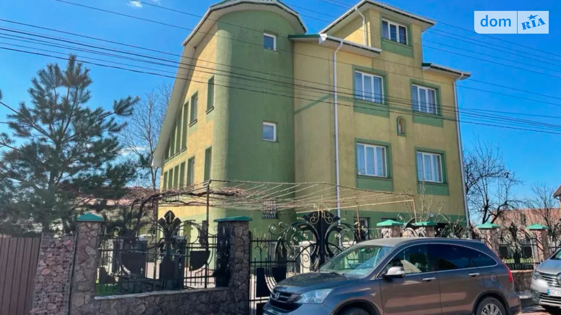 Продается дом на 3 этажа 350 кв. м с гаражом, ул. Ивана Мазепы
