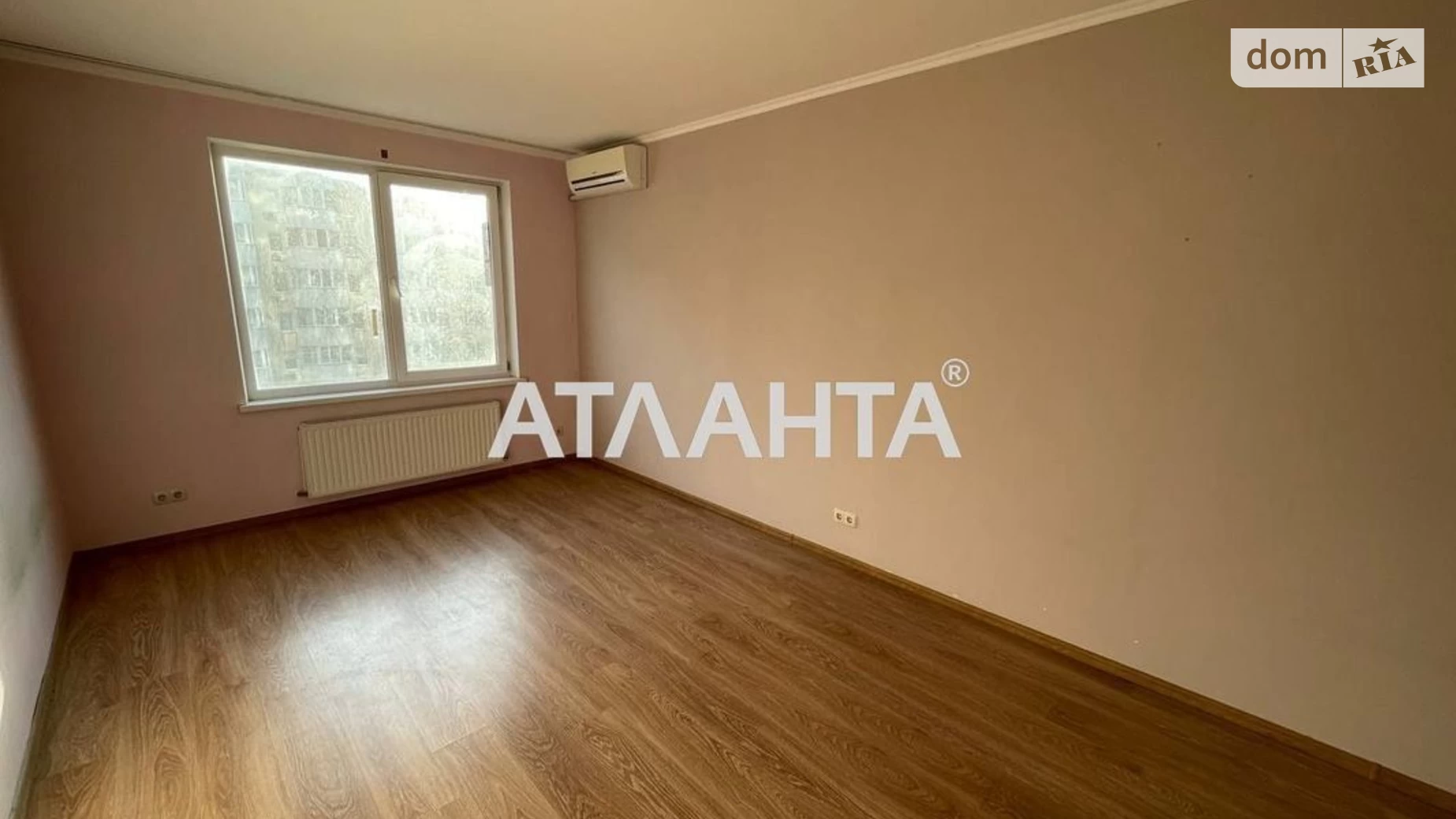 Продается 1-комнатная квартира 42 кв. м в Одессе, мас. Радужный, 11