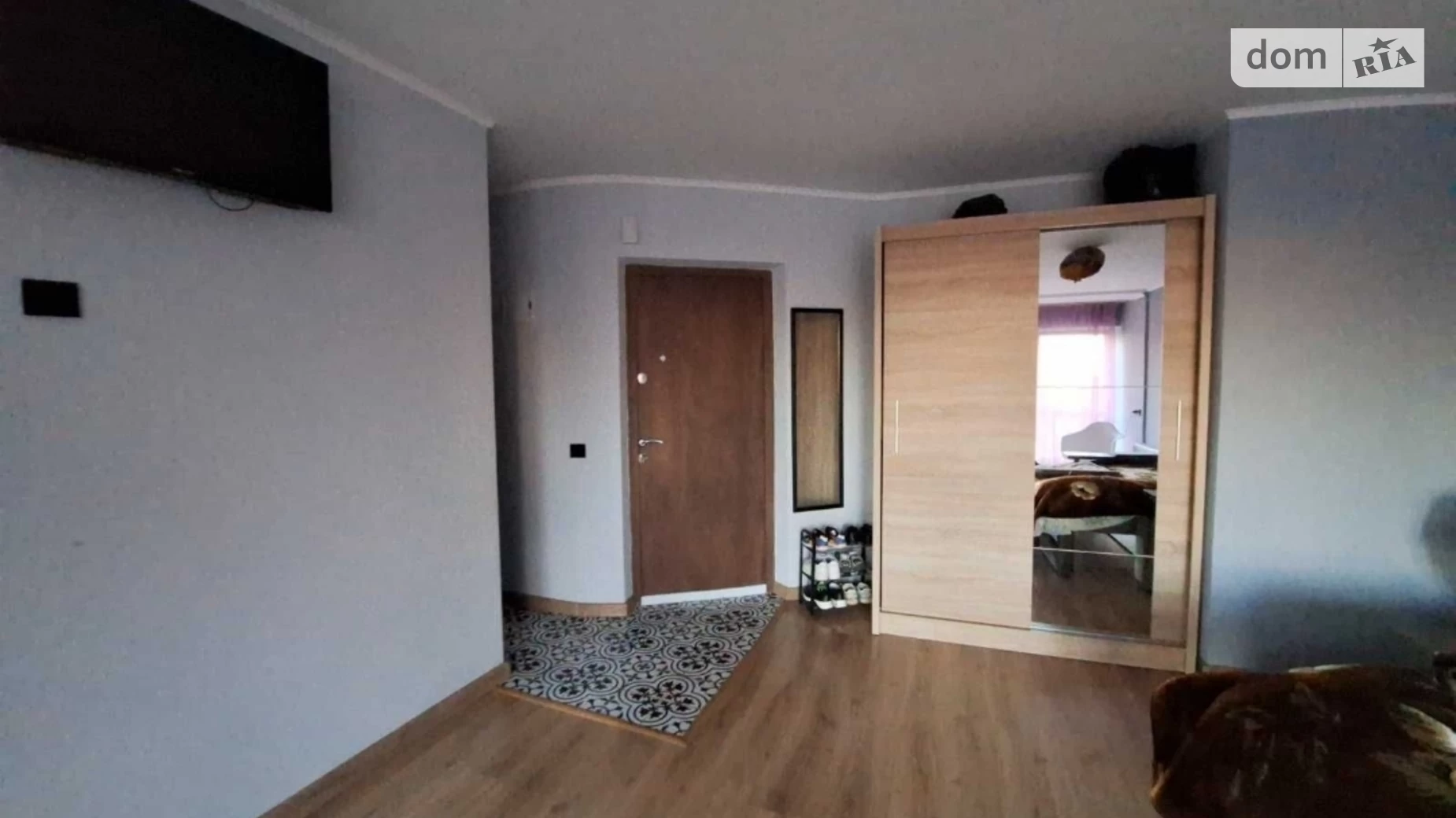 Продается 1-комнатная квартира 30 кв. м в Черновцах, ул. Героев Майдана
