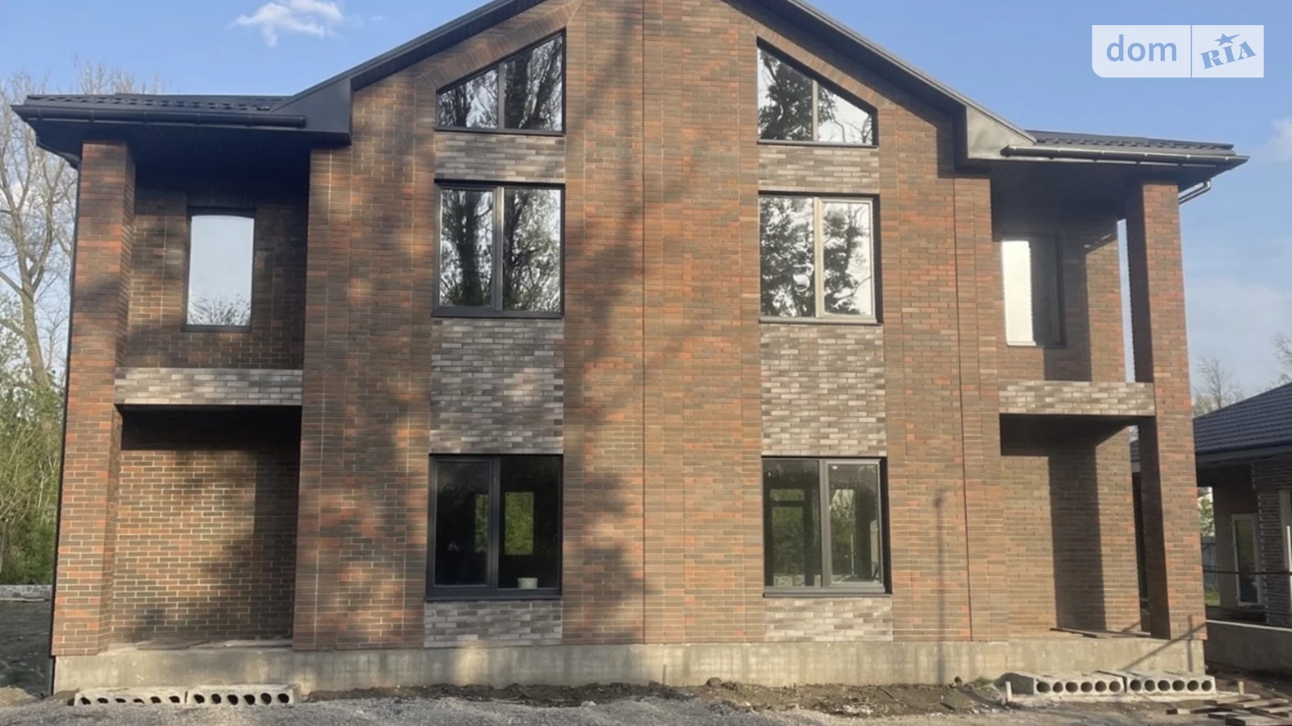 Продается дом на 2 этажа 138 кв. м с гаражом, цена: 90000 $ - фото 2