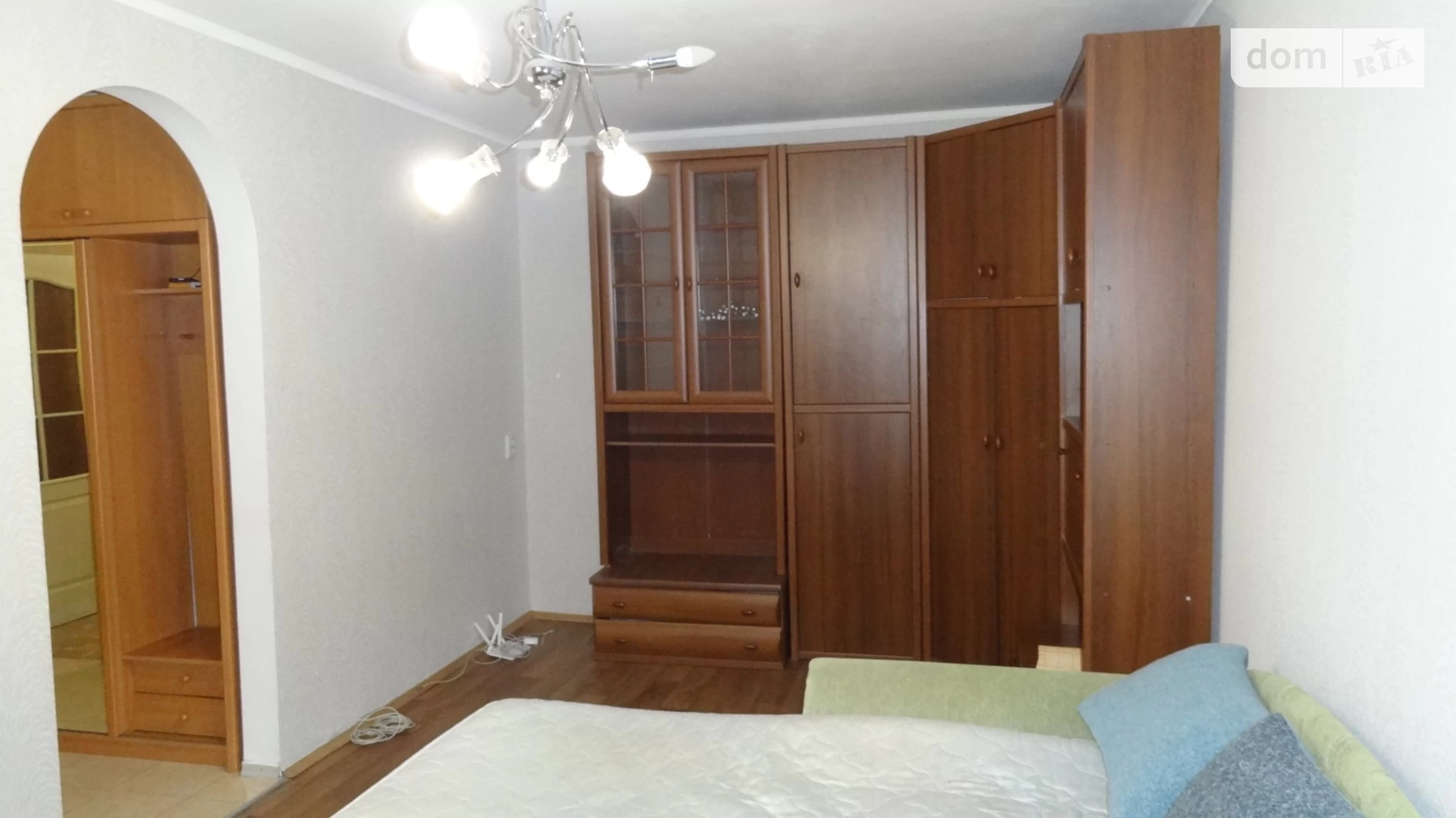 Продается 2-комнатная квартира 45 кв. м в Киеве, ул. Автозаводская, 41