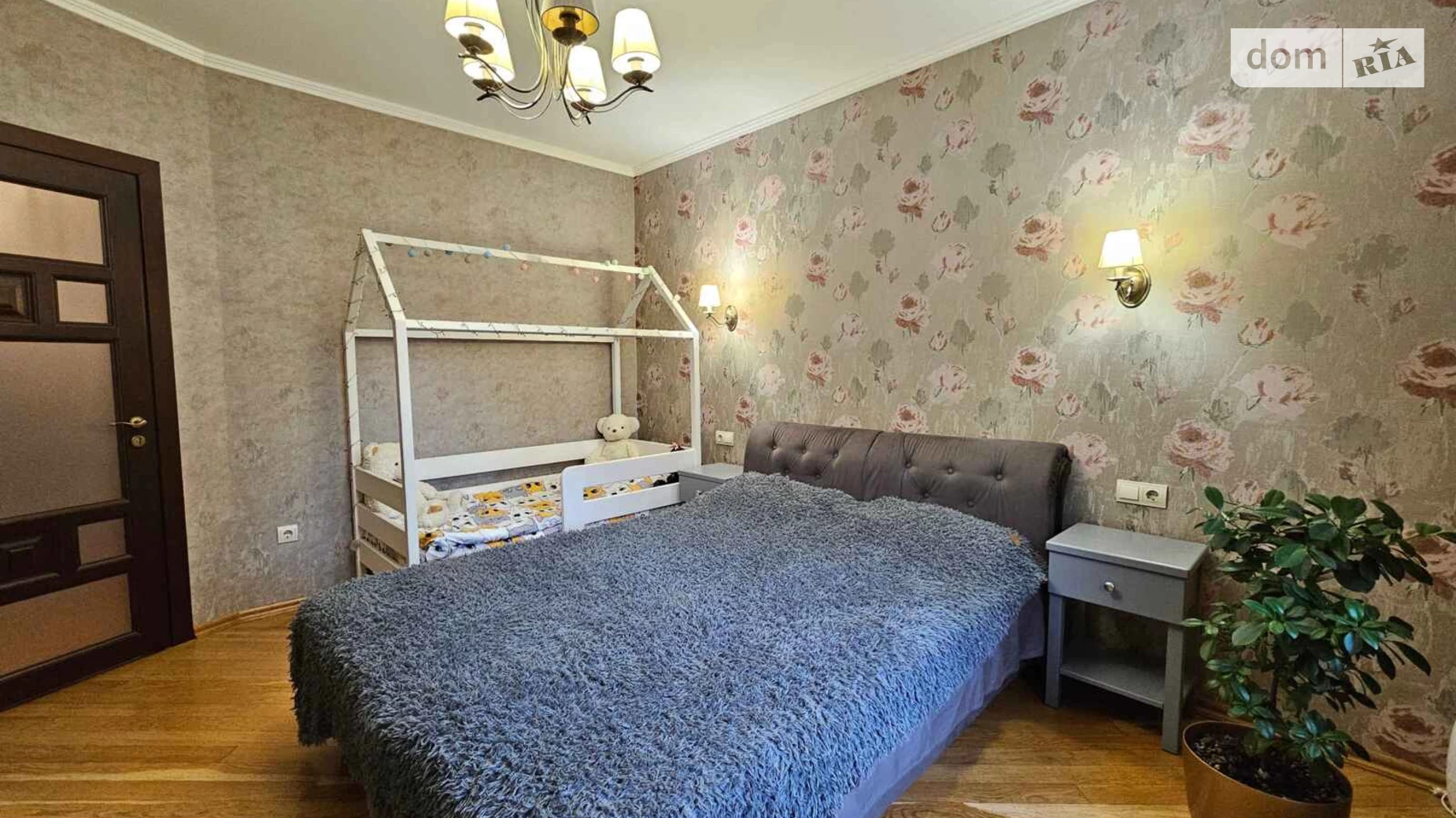 Продается 2-комнатная квартира 70 кв. м в Ивано-Франковске, ул. Симоненко Василия