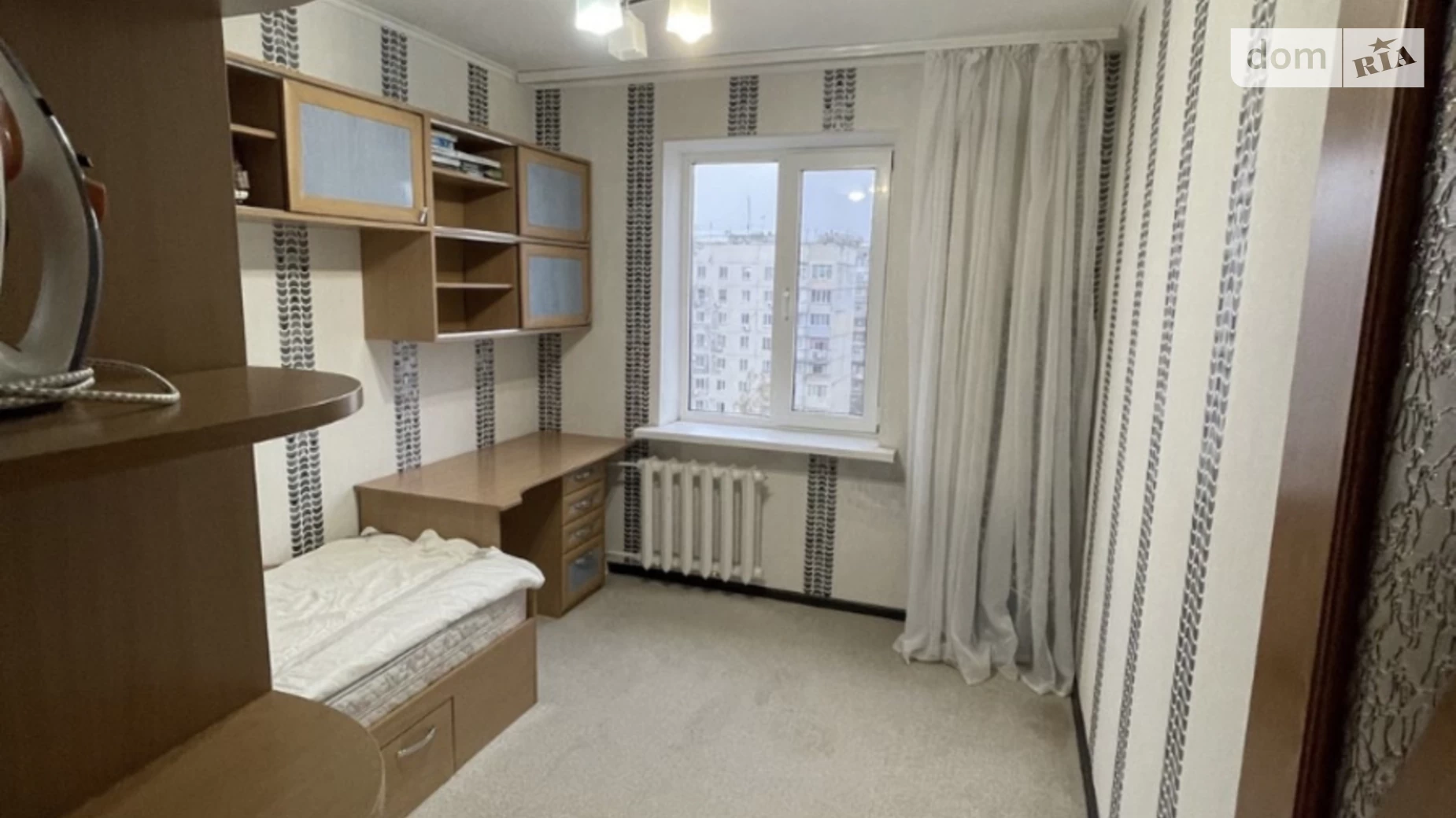 Продається 3-кімнатна квартира 64 кв. м у Чорноморську, вул. Лазурна(Гайдара)