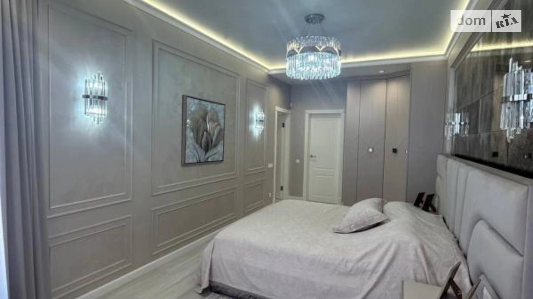 Продается 3-комнатная квартира 125 кв. м в Одессе, ул. Литературная