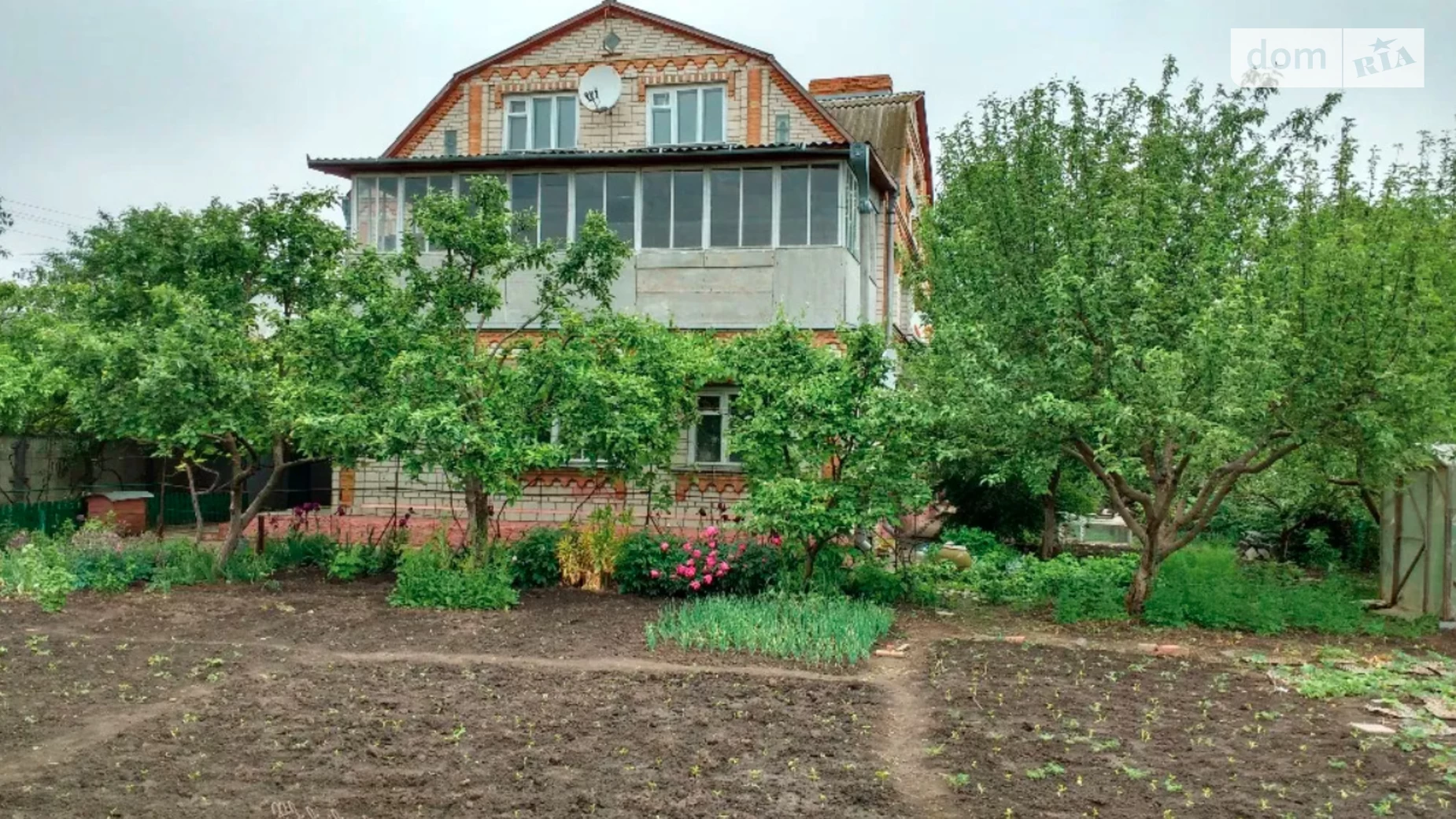 Продается дом на 3 этажа 312 кв. м с садом, ул. Ярослава Мудрого(Щорса)