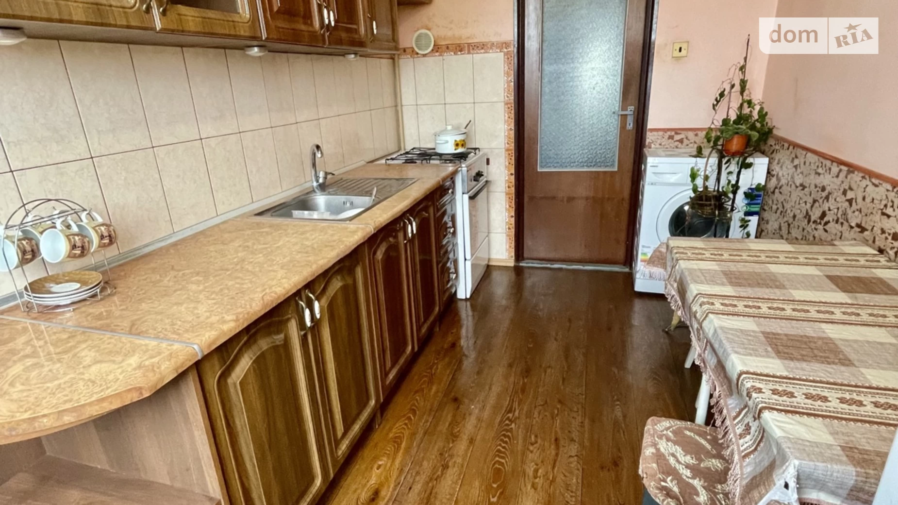 Продается 1-комнатная квартира 44 кв. м в Ужгороде, ул. Минайская, 27