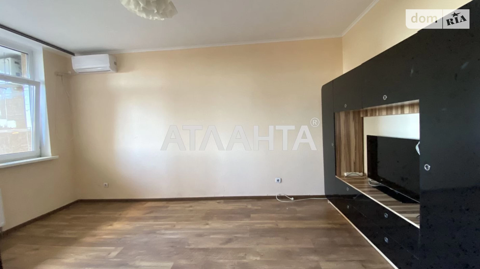 Продается 1-комнатная квартира 40 кв. м в Киеве, ул. Семьи Кульженков, 35
