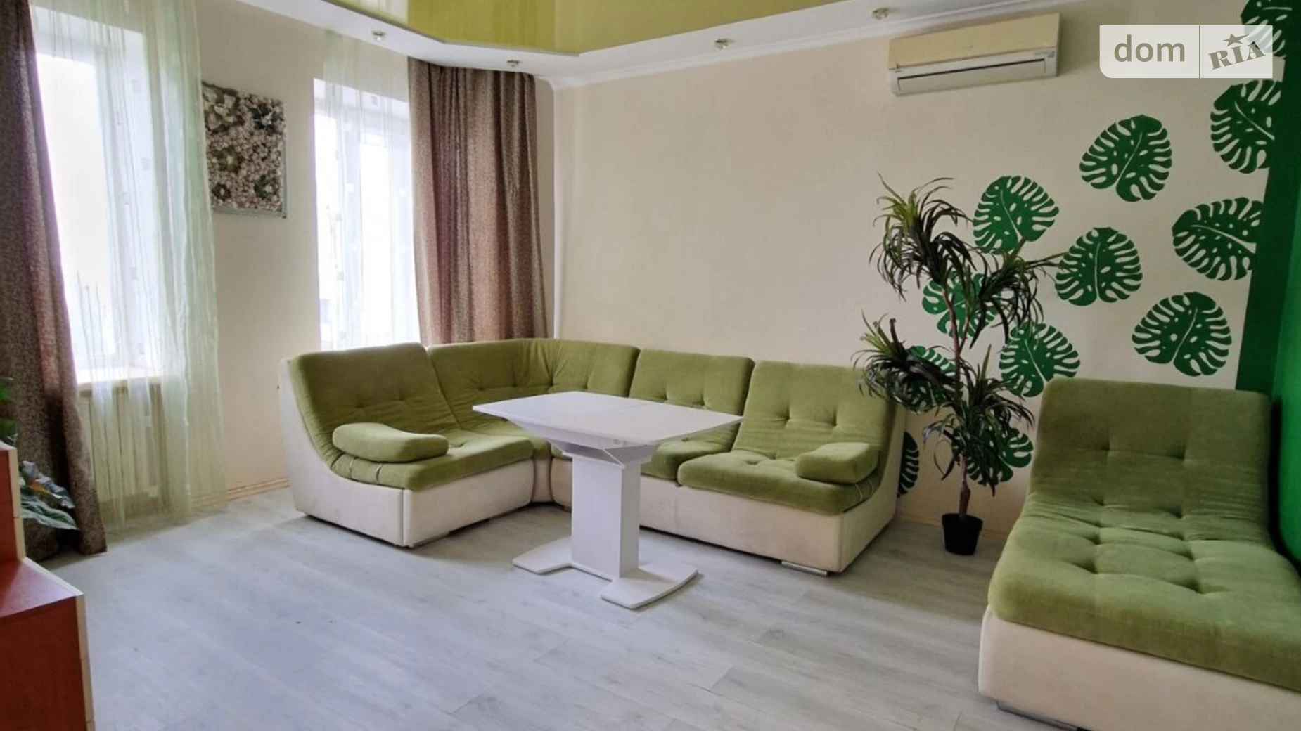 Продается 4-комнатная квартира 134 кв. м в Одессе, ул. Тополевая