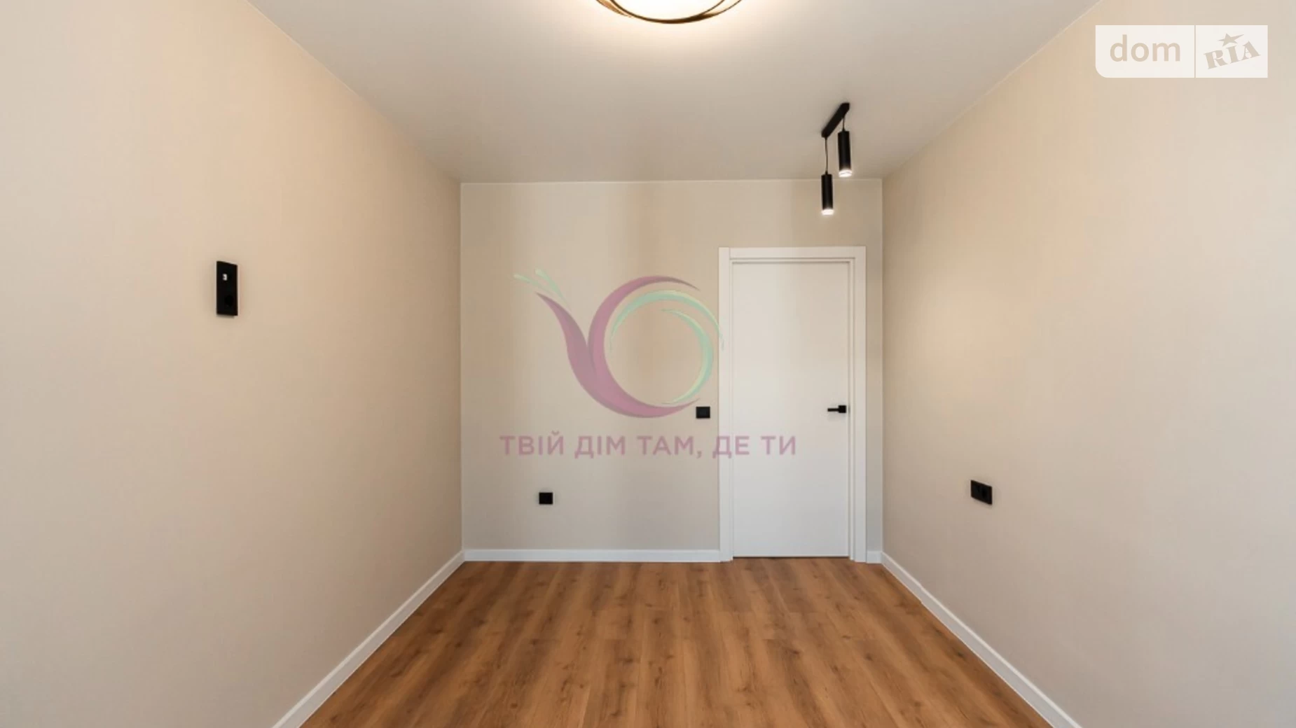 Продается 2-комнатная квартира 60 кв. м в Ивано-Франковске, ул. Крайковского