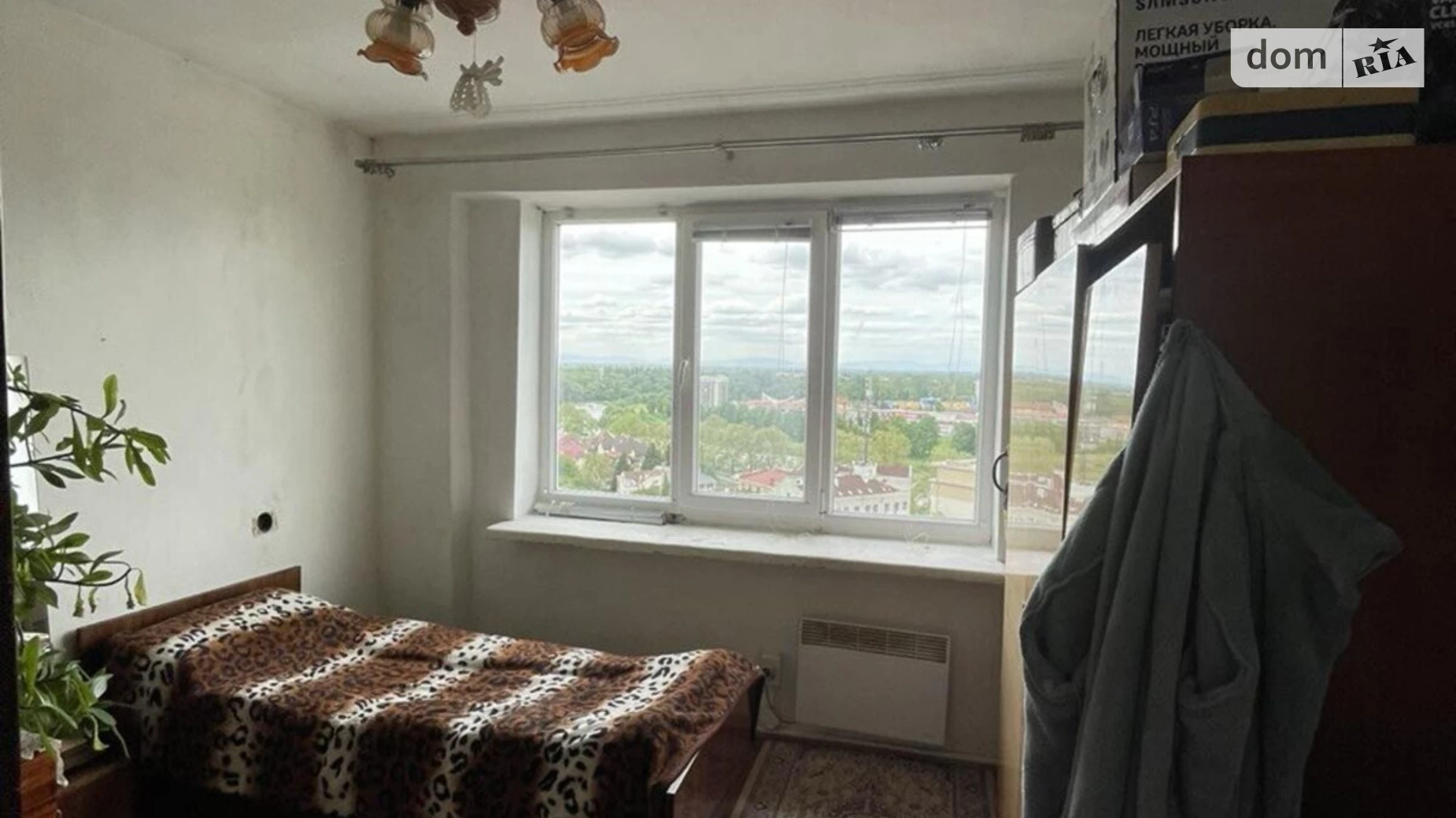 Продается 2-комнатная квартира 61 кв. м в Ужгороде, пл. Хмельницкого Богдана