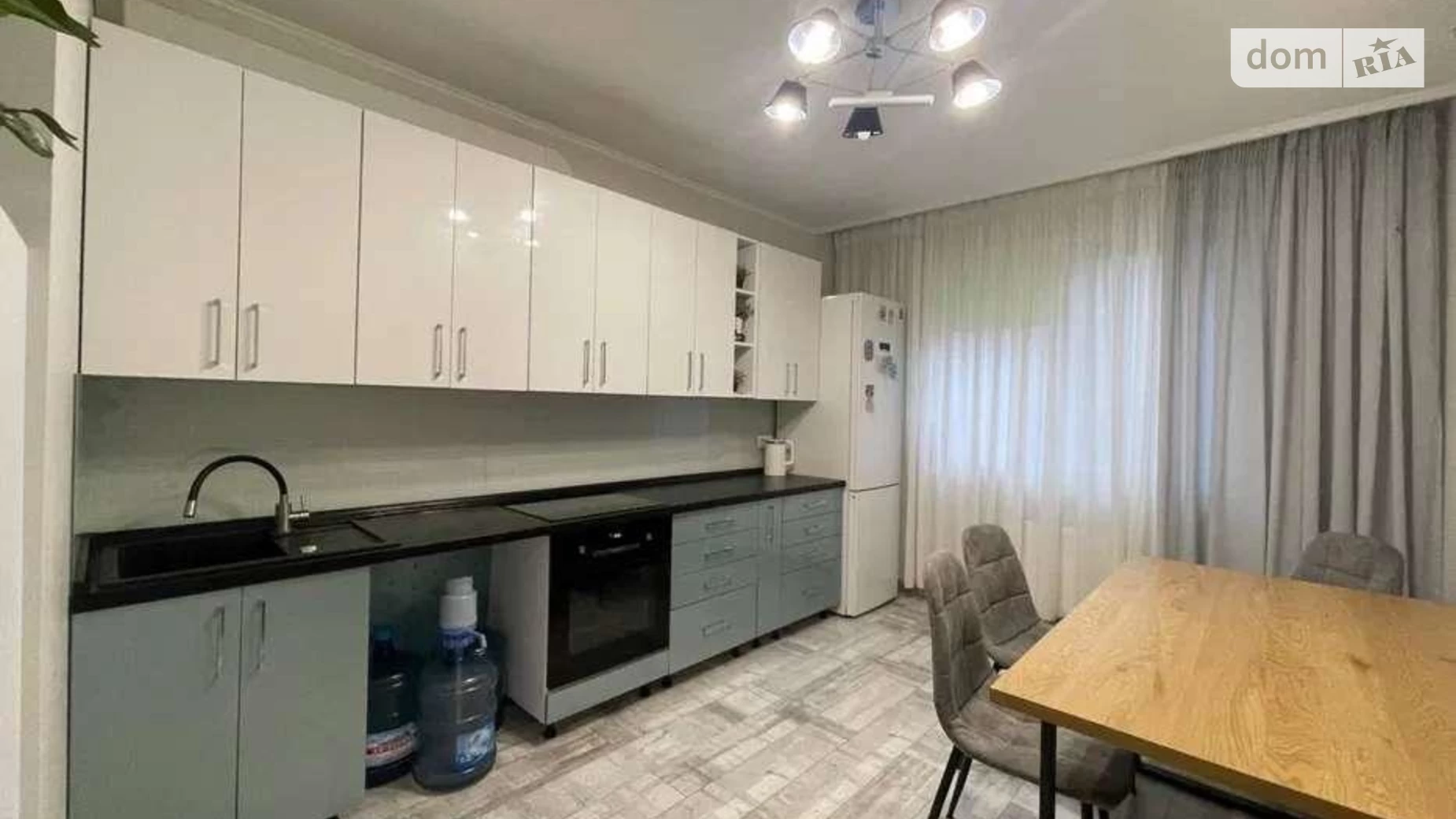 Продается 2-комнатная квартира 68 кв. м в Крыжановка, ул. Академика Сахарова, 3Б