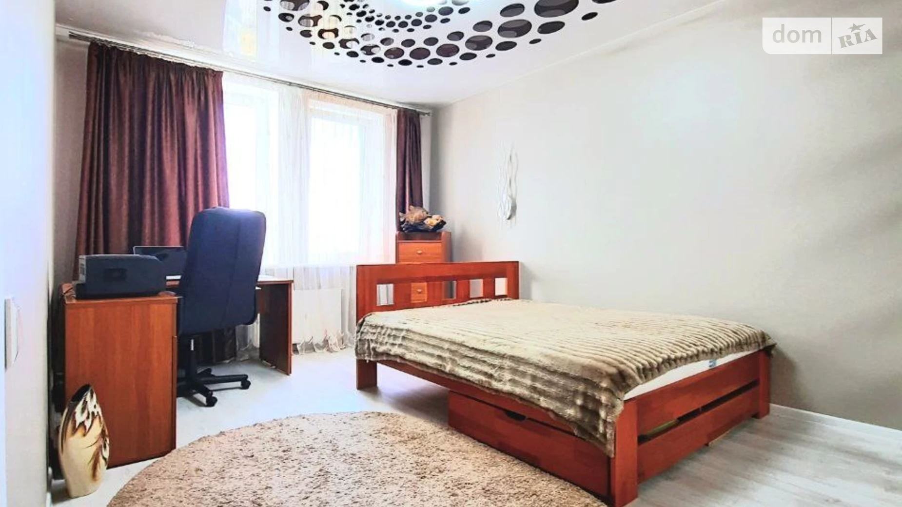Продается 2-комнатная квартира 75 кв. м в Черноморске, ул. Парусная
