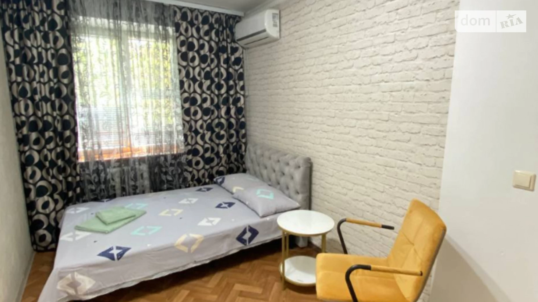 Продається 3-кімнатна квартира 55 кв. м у Дніпрі, вул. Хмельницького Богдана