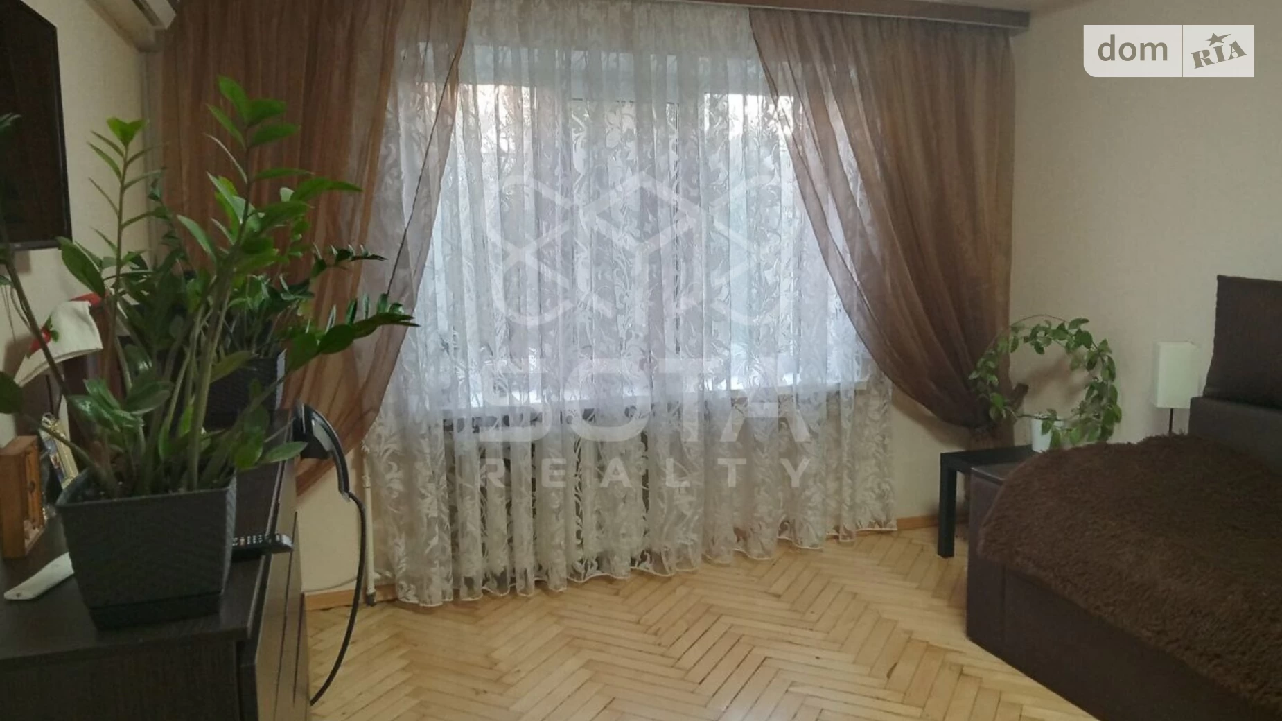 Продается 1-комнатная квартира 29 кв. м в Киеве, бул. Труда, 5