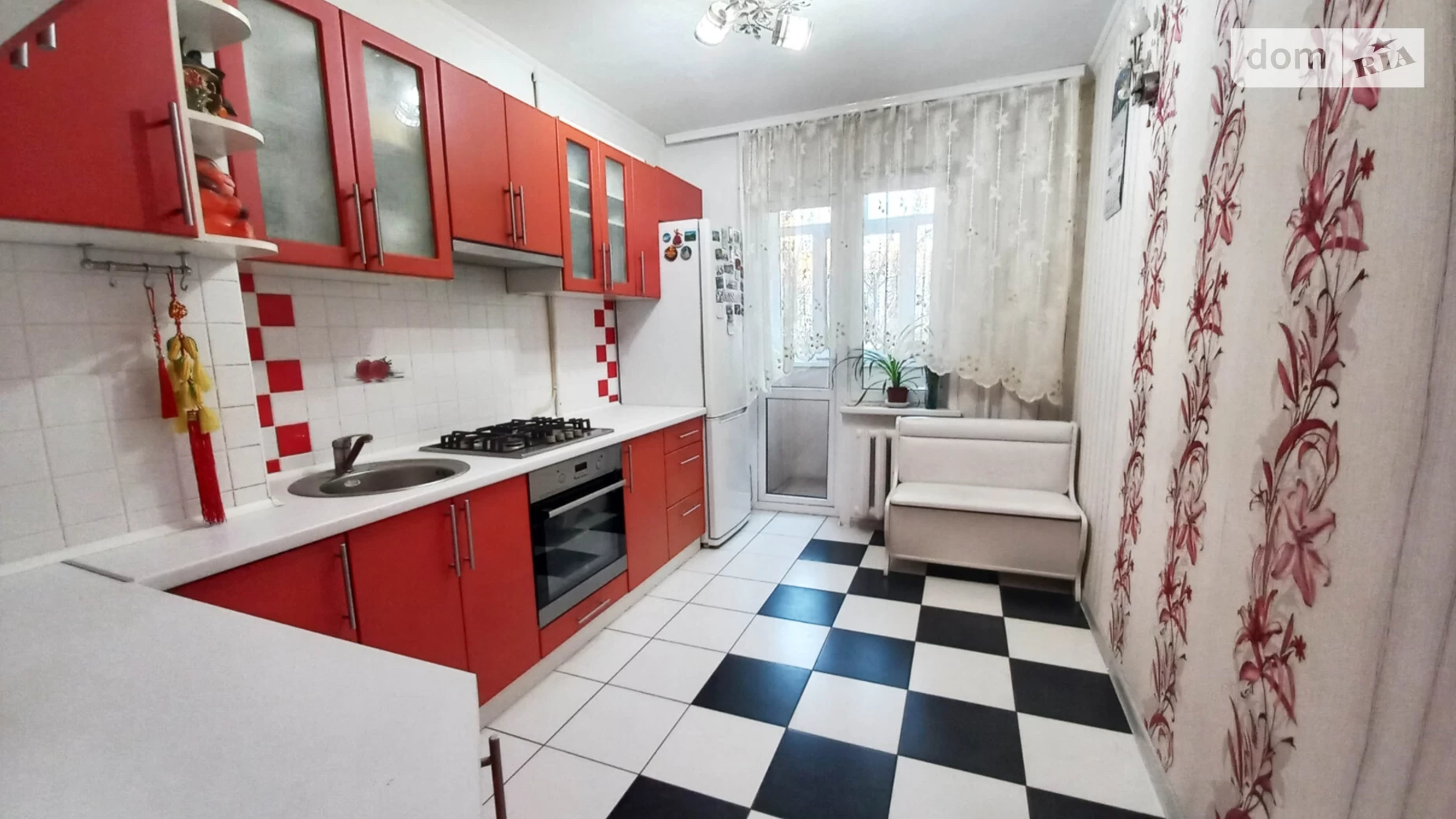 Продается 3-комнатная квартира 70 кв. м в Одессе, ул. Академика Заболотного, 42