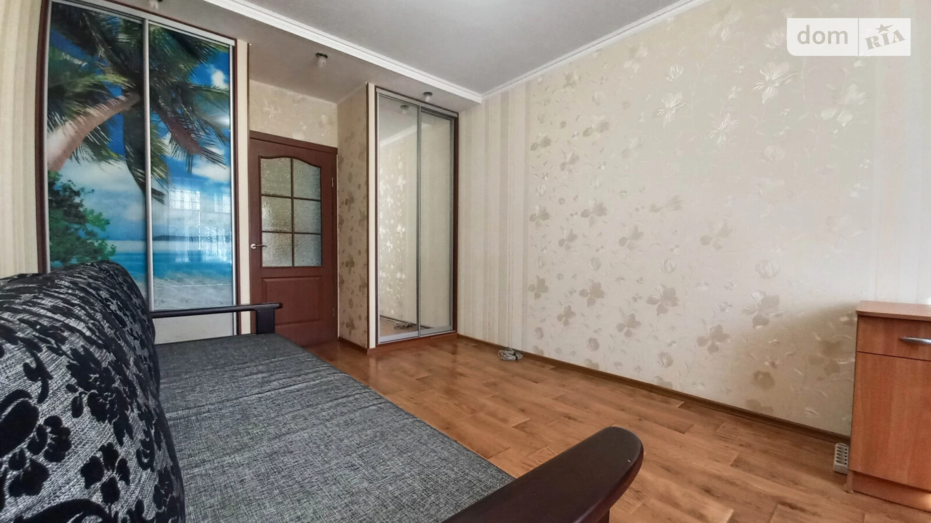 Продається 3-кімнатна квартира 70 кв. м у Одесі, вул. Академіка Заболотного, 42