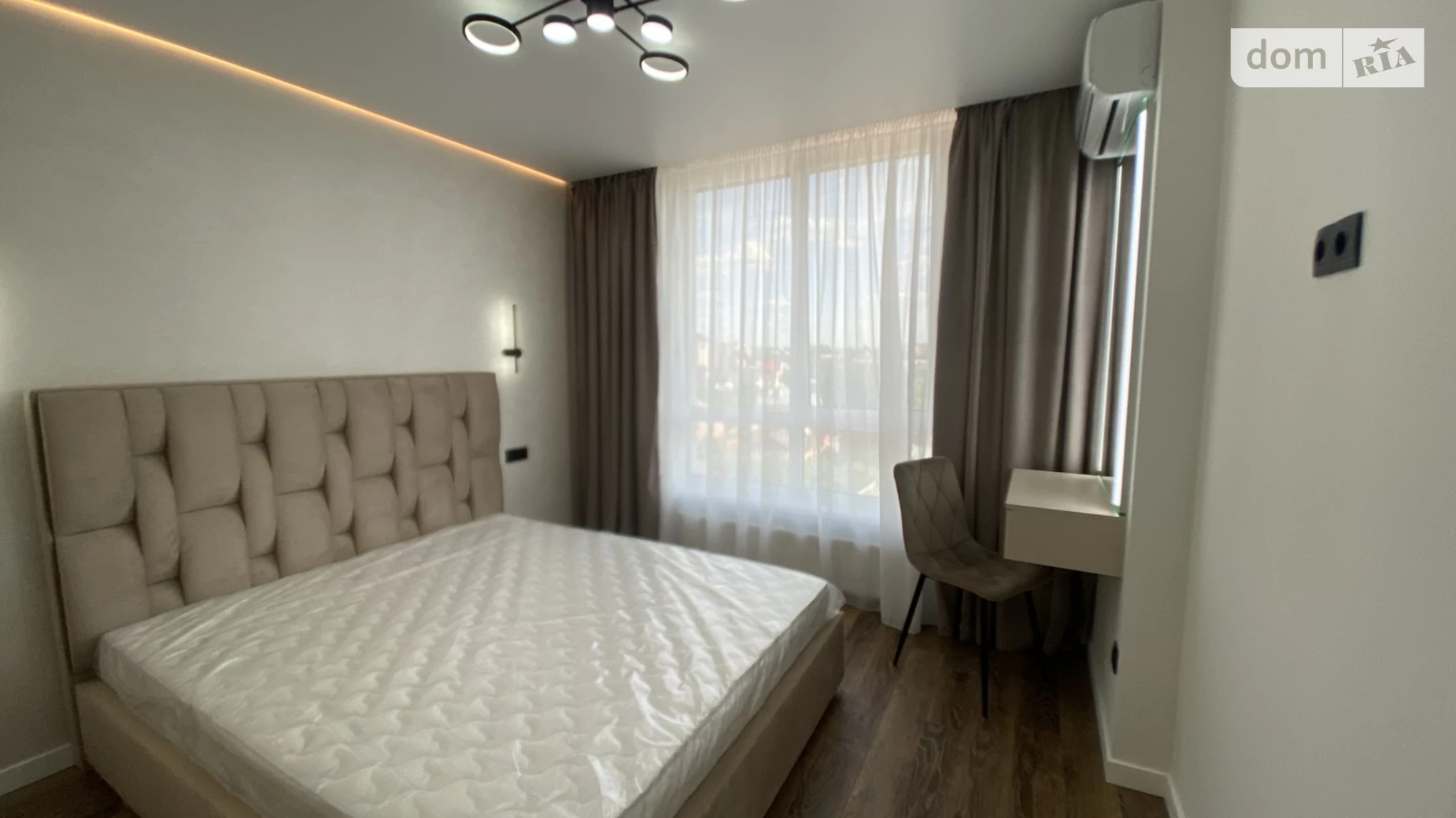 Продается 1-комнатная квартира 39 кв. м в Ивано-Франковске, ул. Крайковского, 1А