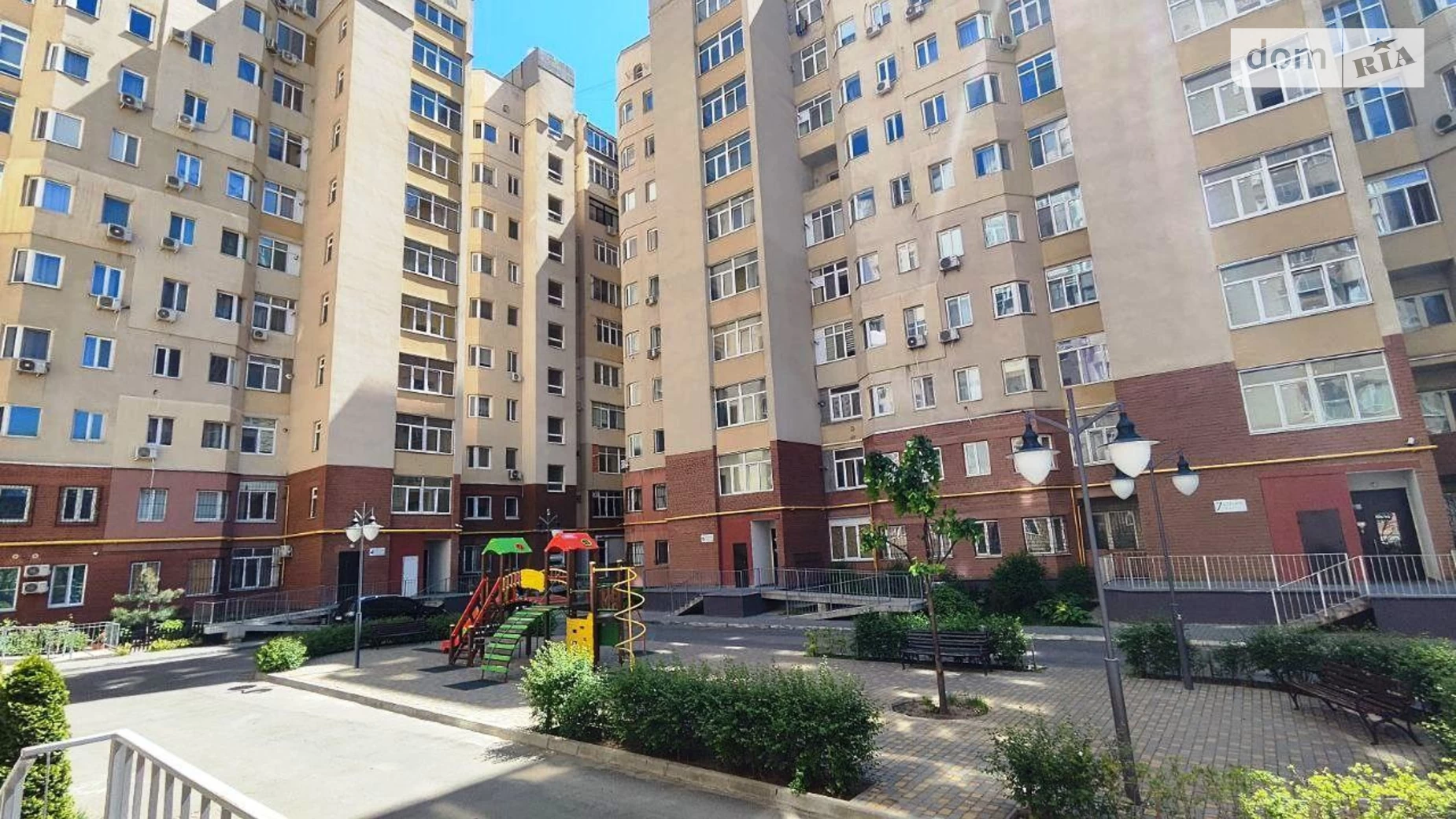 Продается 3-комнатная квартира 118 кв. м в Одессе, ул. Академика Королева, 56А