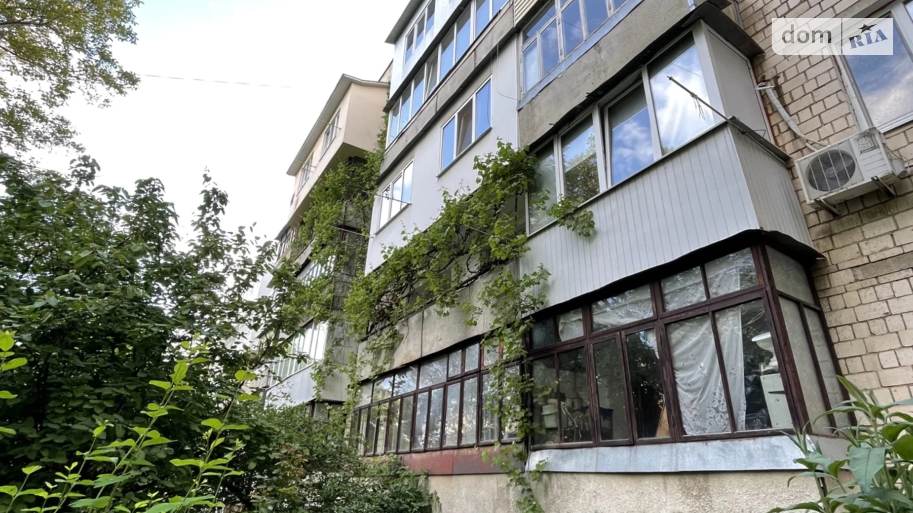 Продается 3-комнатная квартира 68.6 кв. м в Черновцах