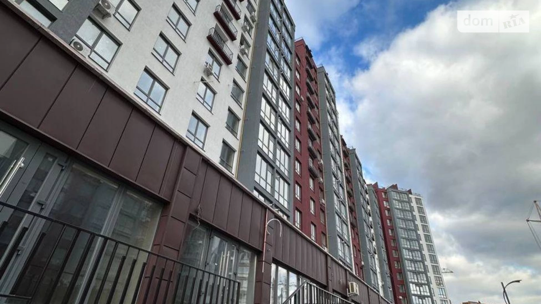 Продается 1-комнатная квартира 39 кв. м в Ивано-Франковске, ул. Княгинин, 44