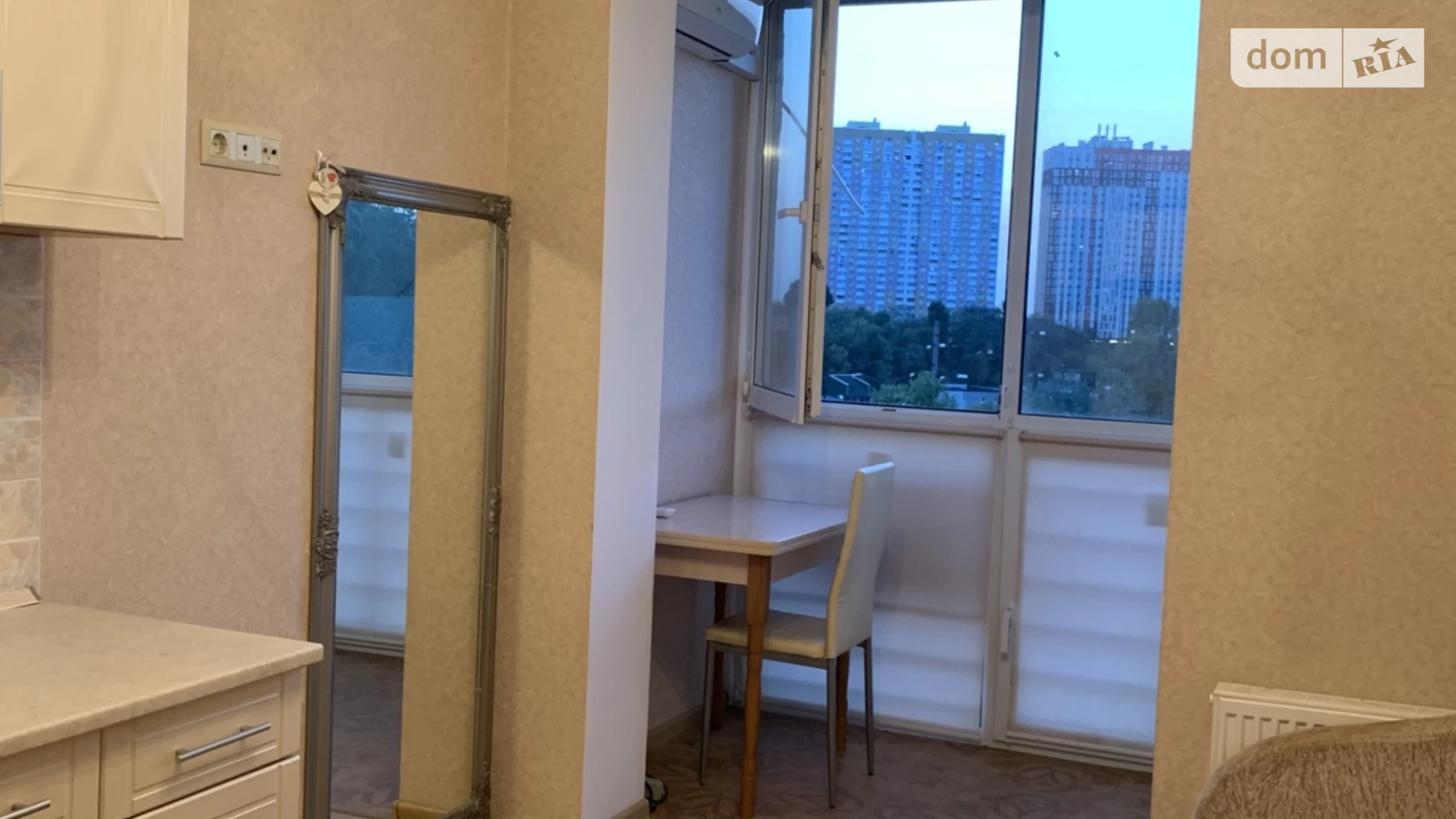 Продается 1-комнатная квартира 18 кв. м в Киеве, ул. Ракетная, 24