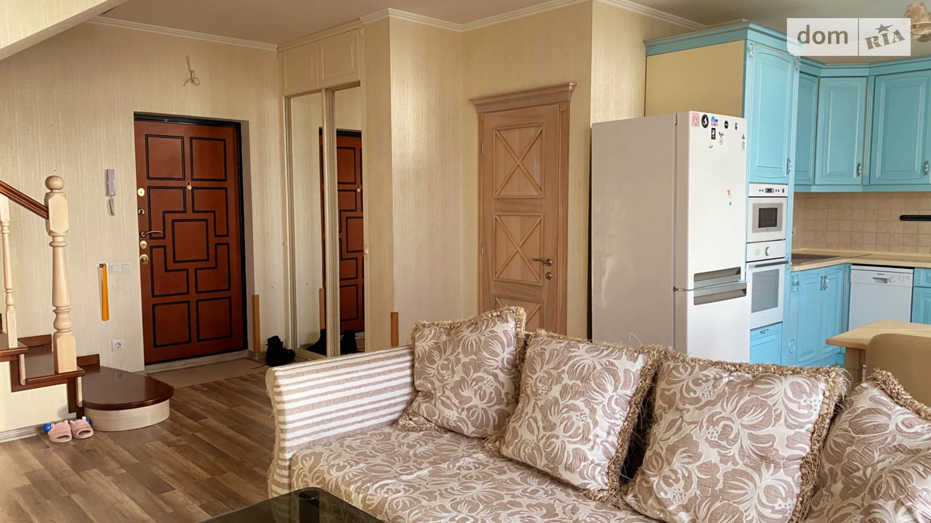 Продається 3-кімнатна квартира 88.1 кв. м у Одесі, вул. Середня