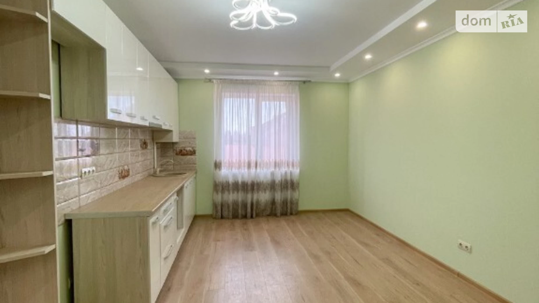 Продается 1-комнатная квартира 43.5 кв. м в Ровно