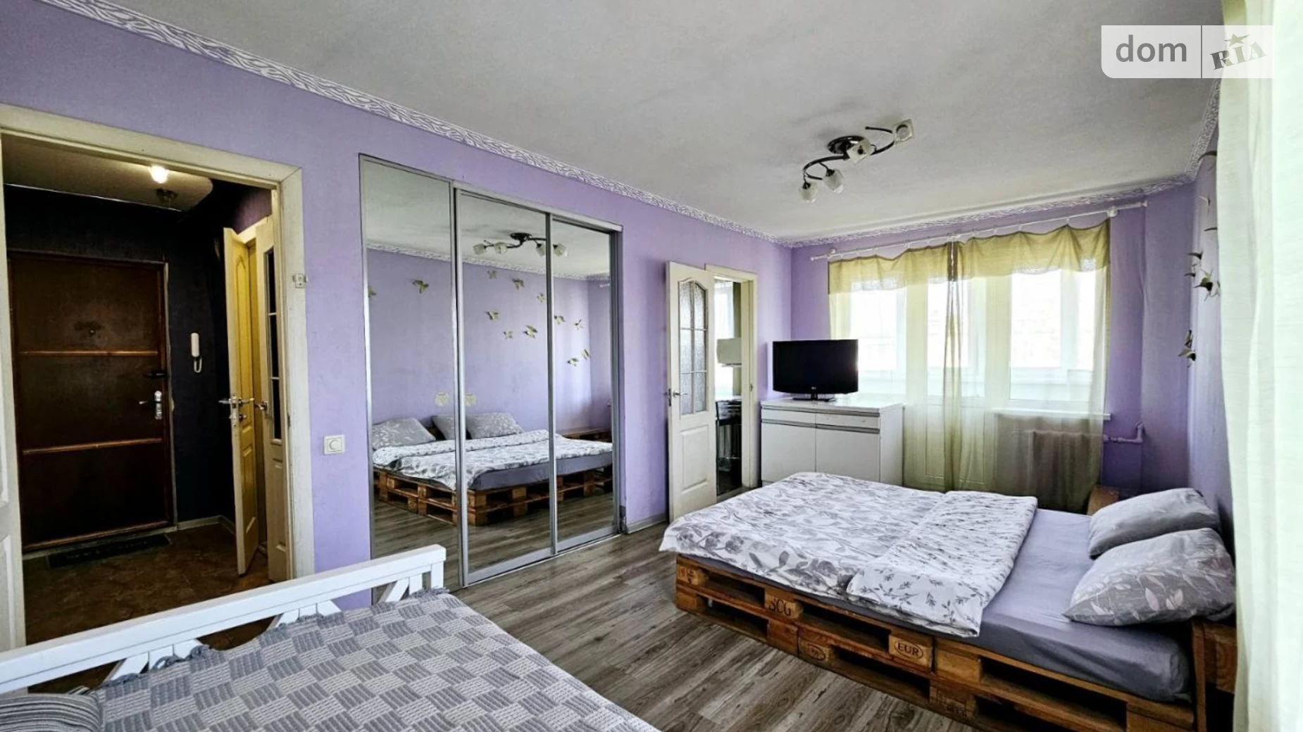 Продается 1-комнатная квартира 33 кв. м в Днепре, просп. Петра Калнышевского