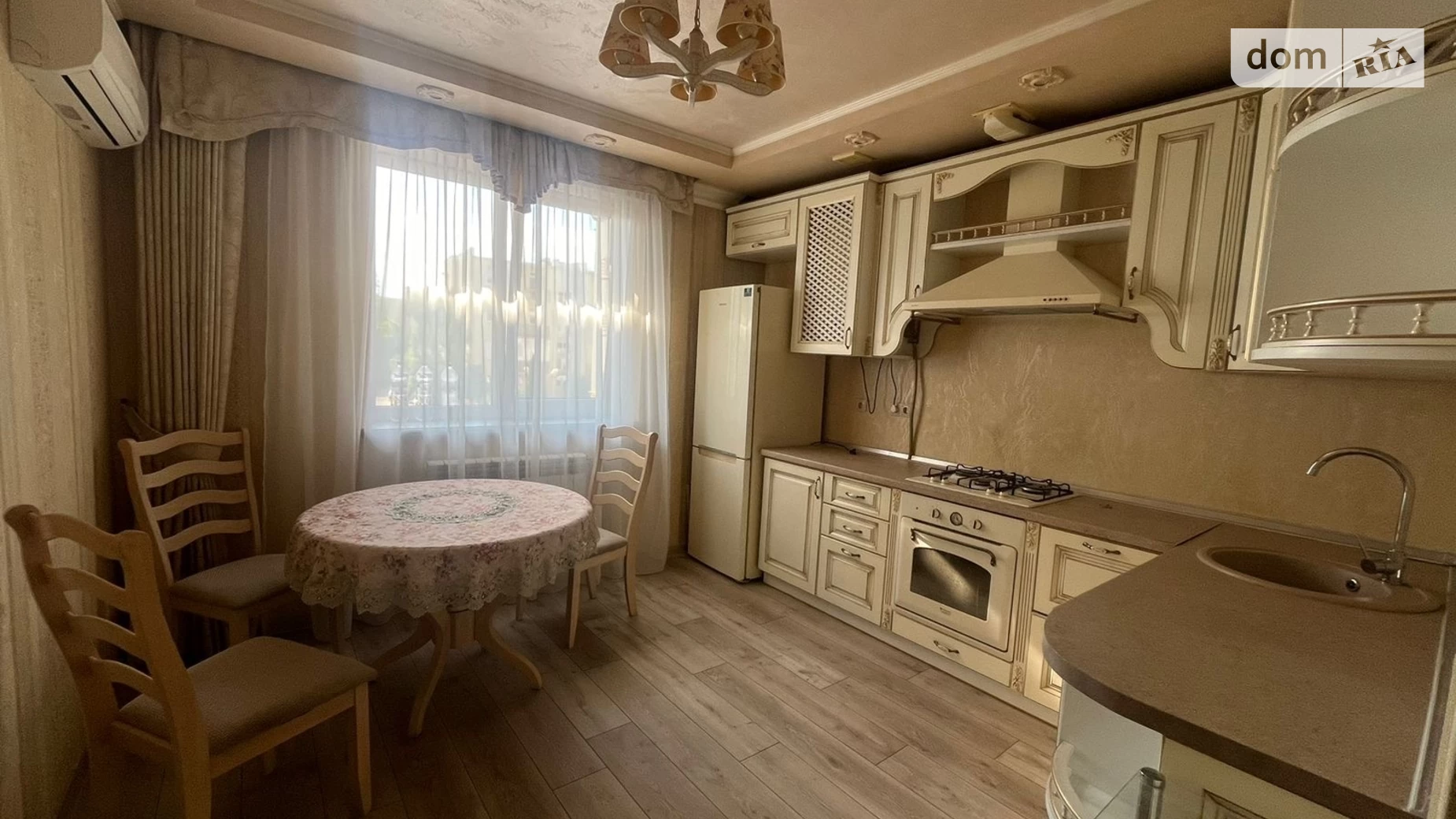 Продается 2-комнатная квартира 64 кв. м в Ужгороде, ул. Закарпатская