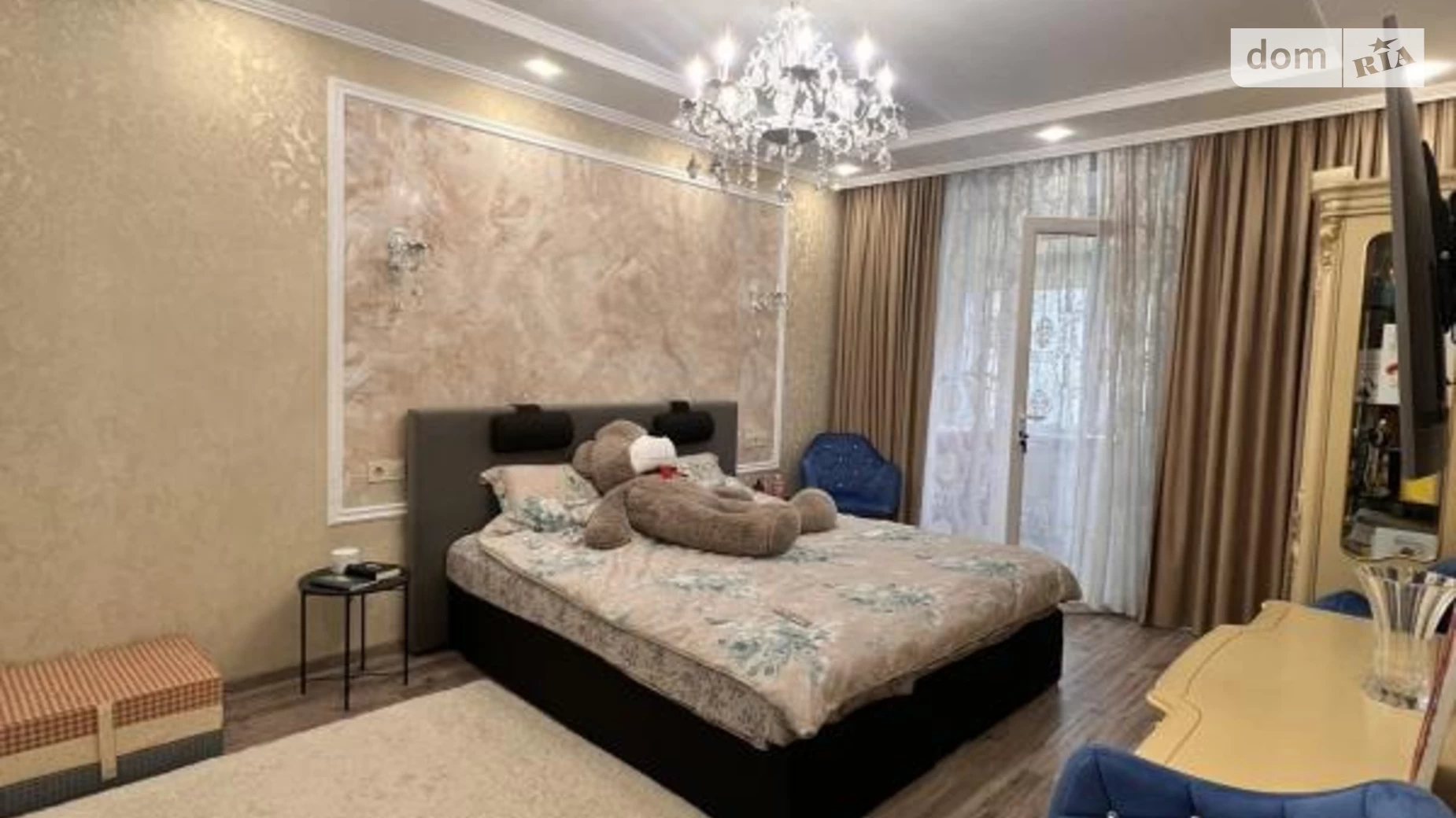Продається 2-кімнатна квартира 64 кв. м у Одесі, вул. Перлинна