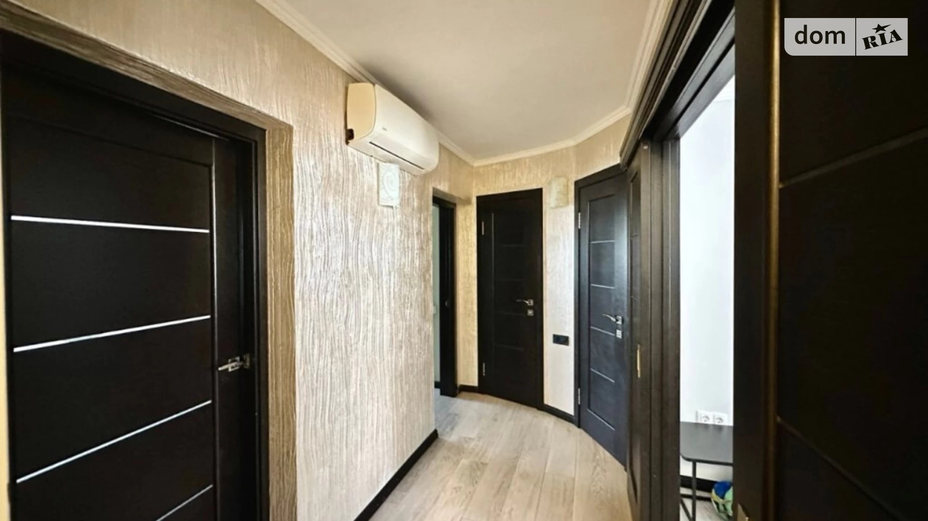 Продается 4-комнатная квартира 74.3 кв. м в Львове, ул. Патона