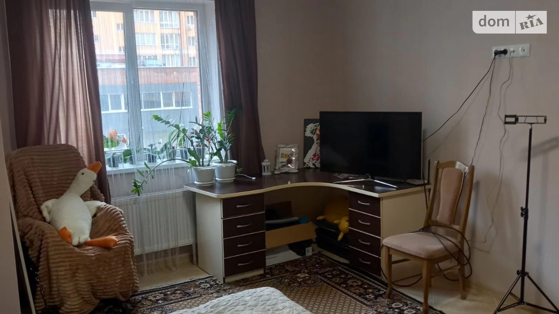 Продается 1-комнатная квартира 55 кв. м в Черновцах, ул. Ровенская, 12А