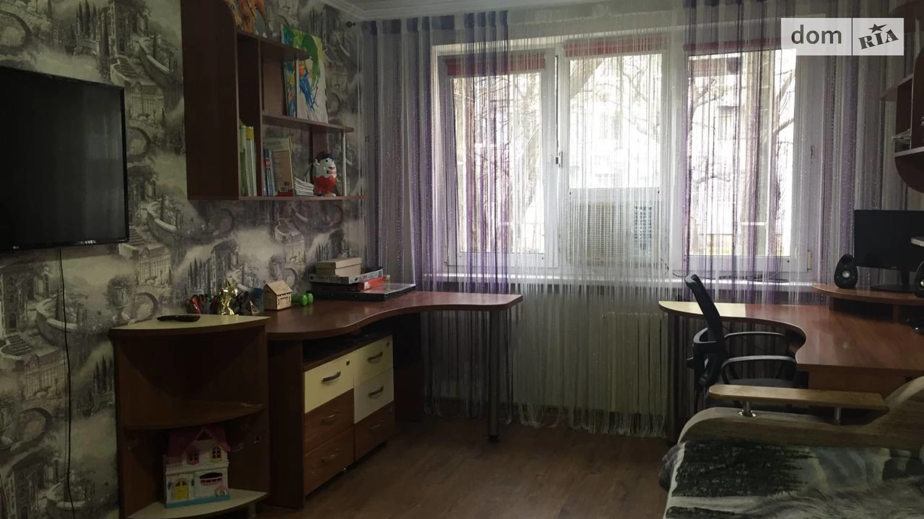 Продається 2-кімнатна квартира 53 кв. м у Одесі, вул. Героїв Крут