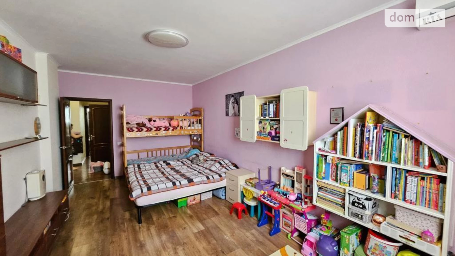 Продается 2-комнатная квартира 74 кв. м в Киеве, ул. Семьи Кульженко(Петра Дегтяренко), 33