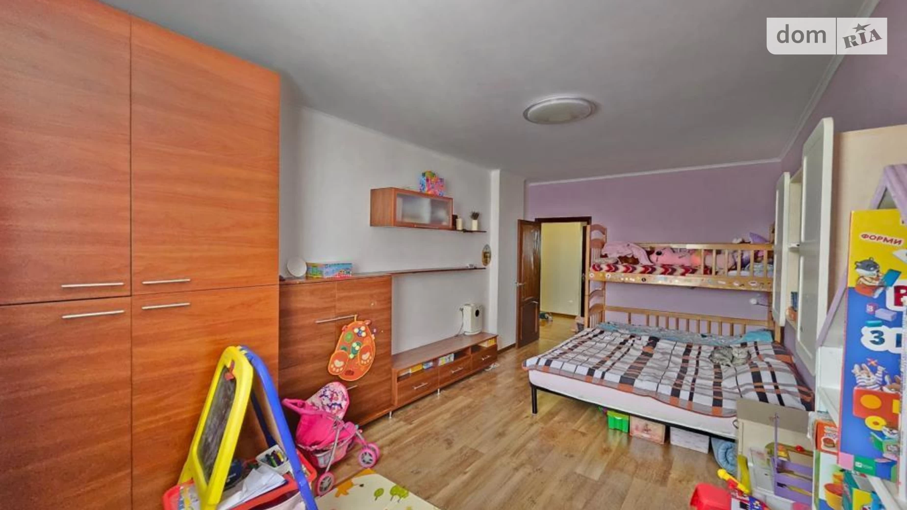 Продается 2-комнатная квартира 74 кв. м в Киеве, ул. Семьи Кульженко(Петра Дегтяренко), 33