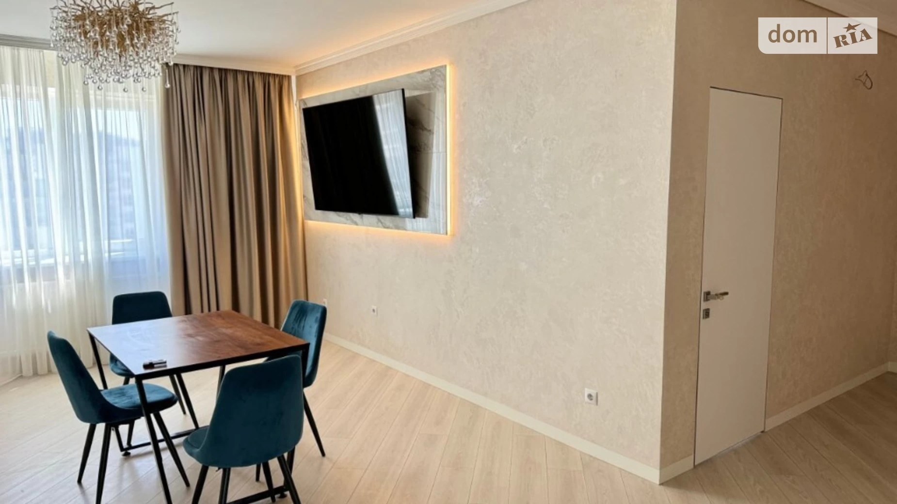 Продается 5-комнатная квартира 155.3 кв. м в Ивано-Франковске, ул. Национальной Гвардии