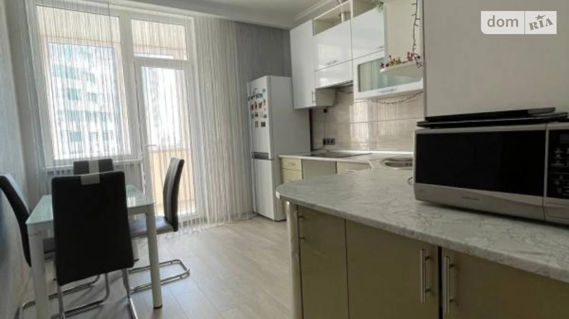 Продается 1-комнатная квартира 45 кв. м в Одессе, ул. Жаботинского
