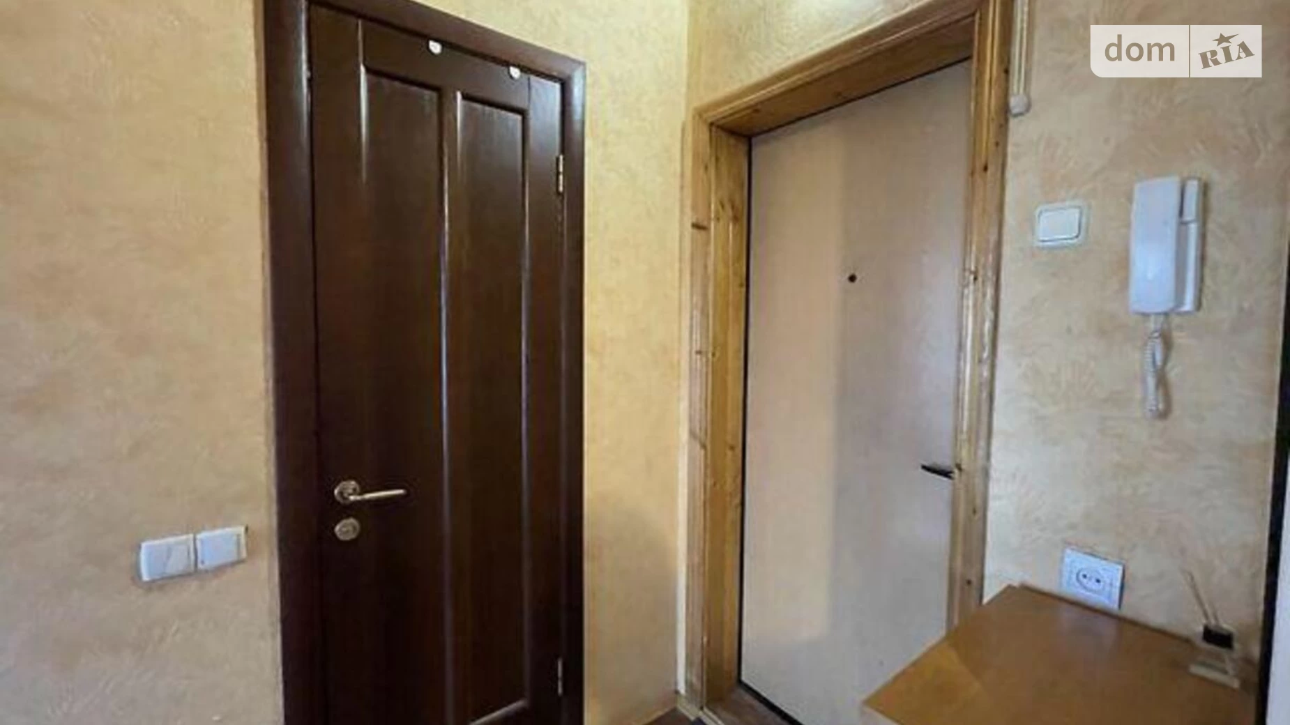 Продается 1-комнатная квартира 27 кв. м в Киеве, ул. Радужная, 2Б