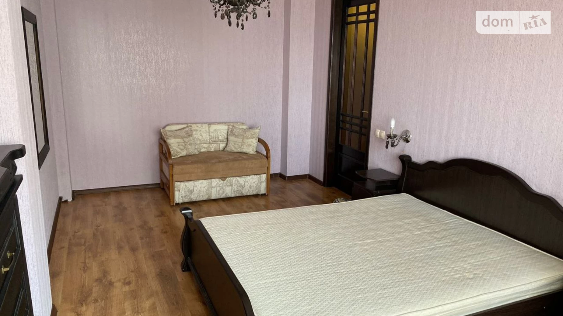 Продается 2-комнатная квартира 77 кв. м в Одессе, ул. Владислава Бувалкина(Генерала Бочарова)